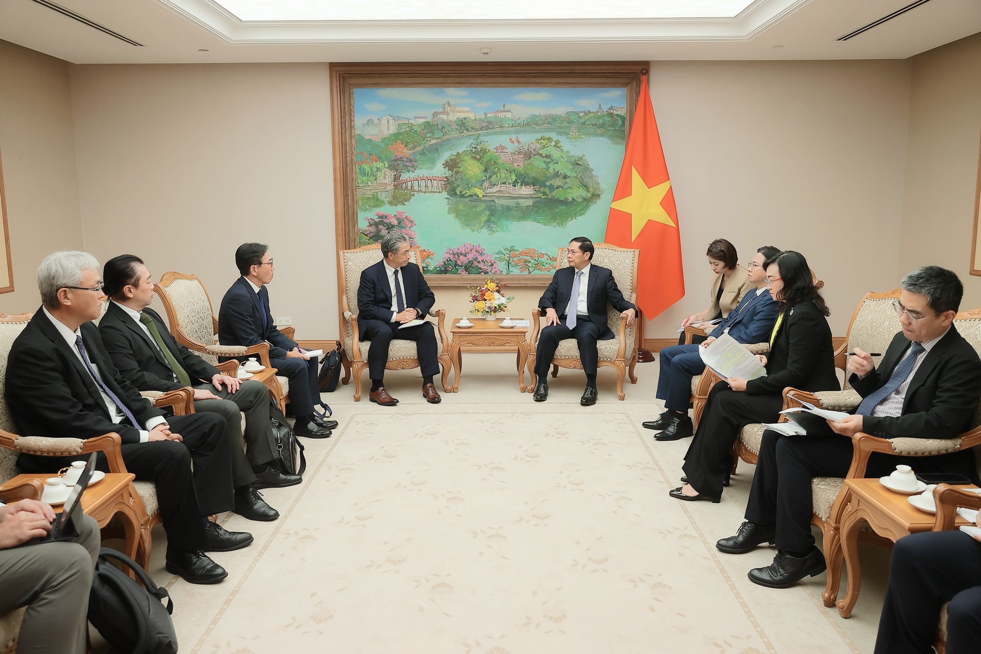 Phó Thủ tướng Bùi Thanh Sơn tiếp Tổng Giám đốc khối điện và hạ tầng toàn cầu Tập đoàn Marubeni- Ảnh 2. Phó Thủ tướng Bùi Thanh Sơn tiếp Tổng Giám đốc khối điện và hạ tầng toàn cầu Tập đoàn Marubeni- Ảnh 2.