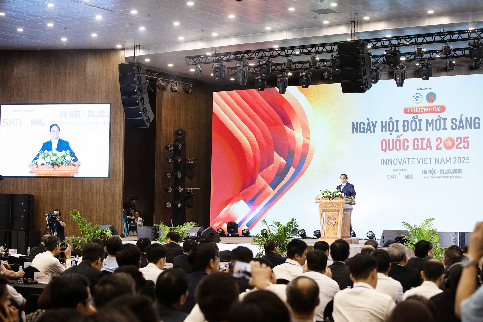 Thủ tướng: Không hạn chế không gian đổi mới sáng tạo của bất cứ tập thể và cá nhân nào- Ảnh 3. Thủ tướng: Không hạn chế không gian đổi mới sáng tạo của bất cứ tập thể và cá nhân nào- Ảnh 3.