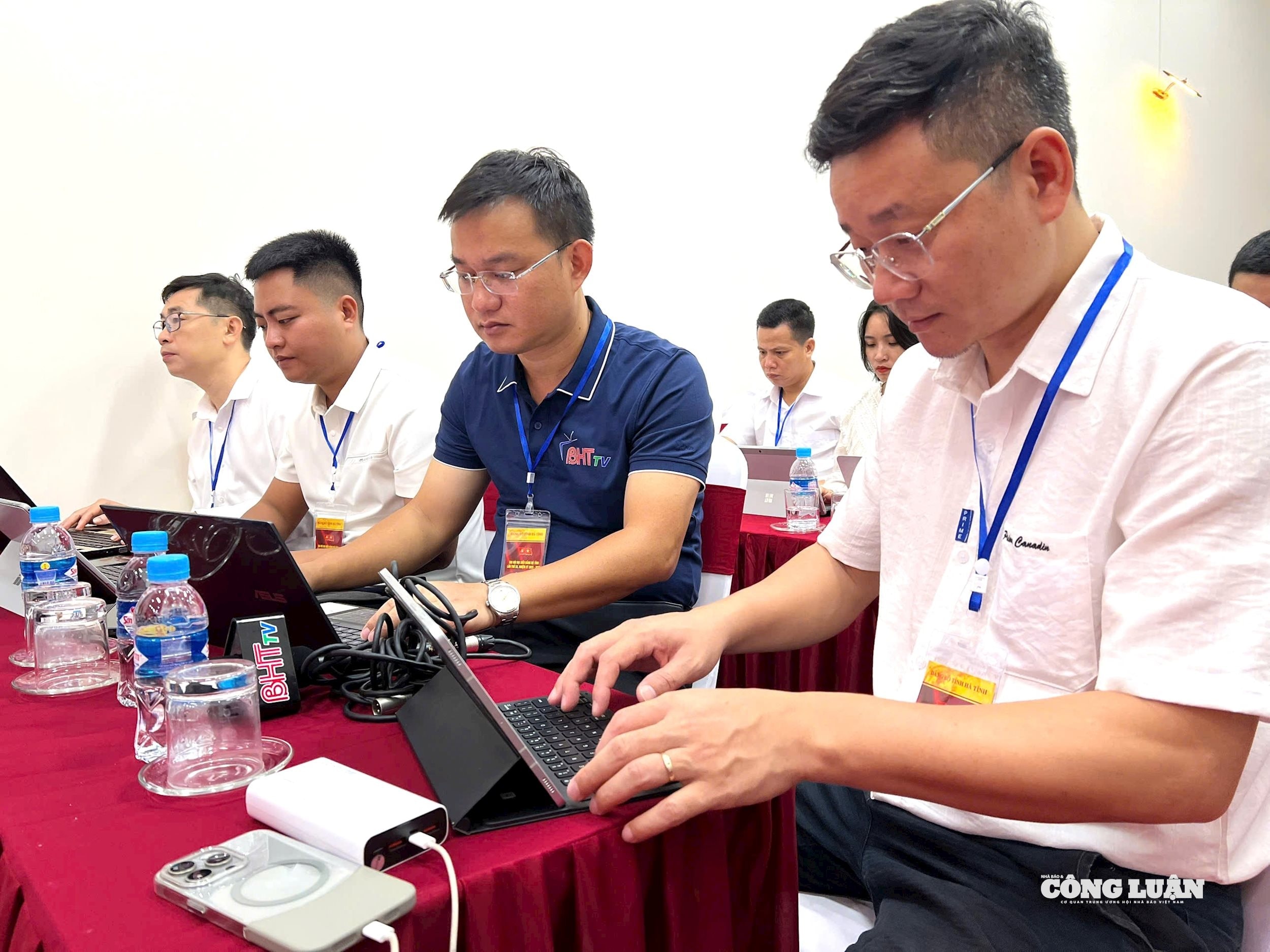 Đảm bảo tất cả phóng viên tác nghiệp trong điều kiện tốt nhất tại Đại hội Đảng bộ tỉnh Hà Tĩnh 