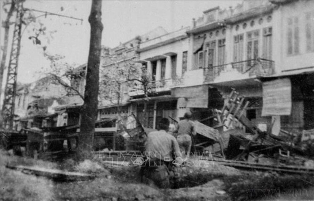 Hình ảnh: 71 năm Ngày giải phóng Thủ đô: Từ 60 ngày chiến đấu oanh liệt đến cuộc rút lui thần kỳ trong đêm số 3