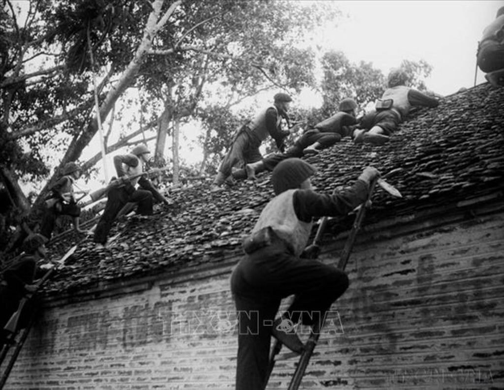 71 năm Ngày giải phóng Thủ đô: Từ 60 ngày chiến đấu oanh liệt đến cuộc rút lui thần kỳ trong đêm - ảnh 1 Hình ảnh: 71 năm Ngày giải phóng Thủ đô: Từ 60 ngày chiến đấu oanh liệt đến cuộc rút lui thần kỳ trong đêm số 1
