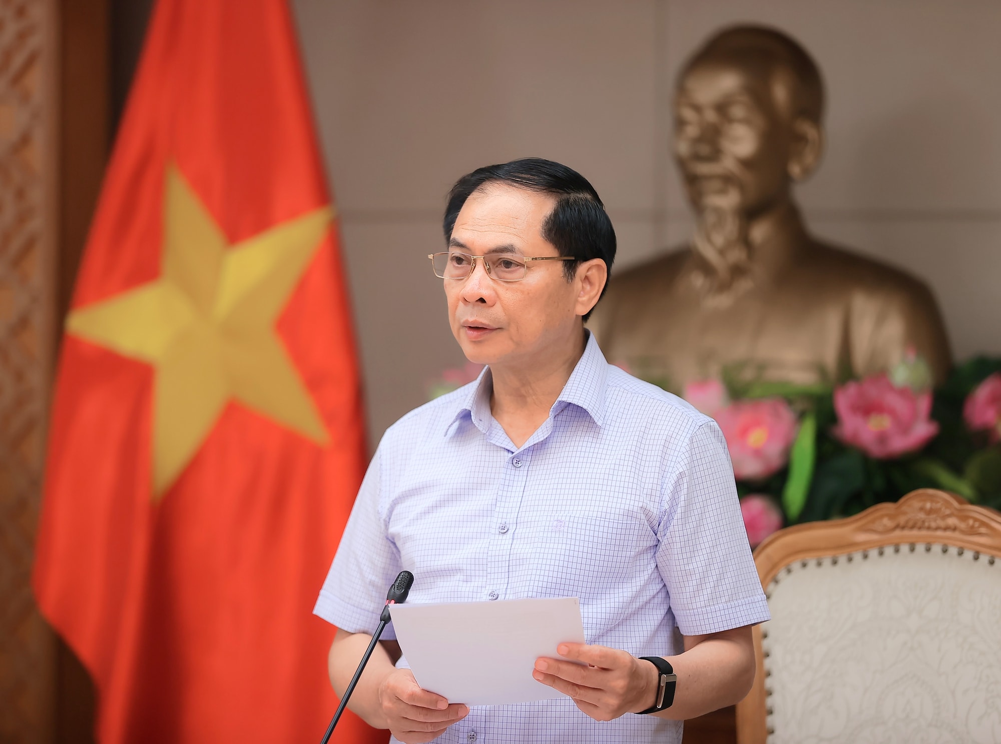 Phó Thủ tướng Bùi Thanh Sơn chủ trì họp rà soát tiến độ các dự án trọng điểm ngành năng lượng- Ảnh 1.