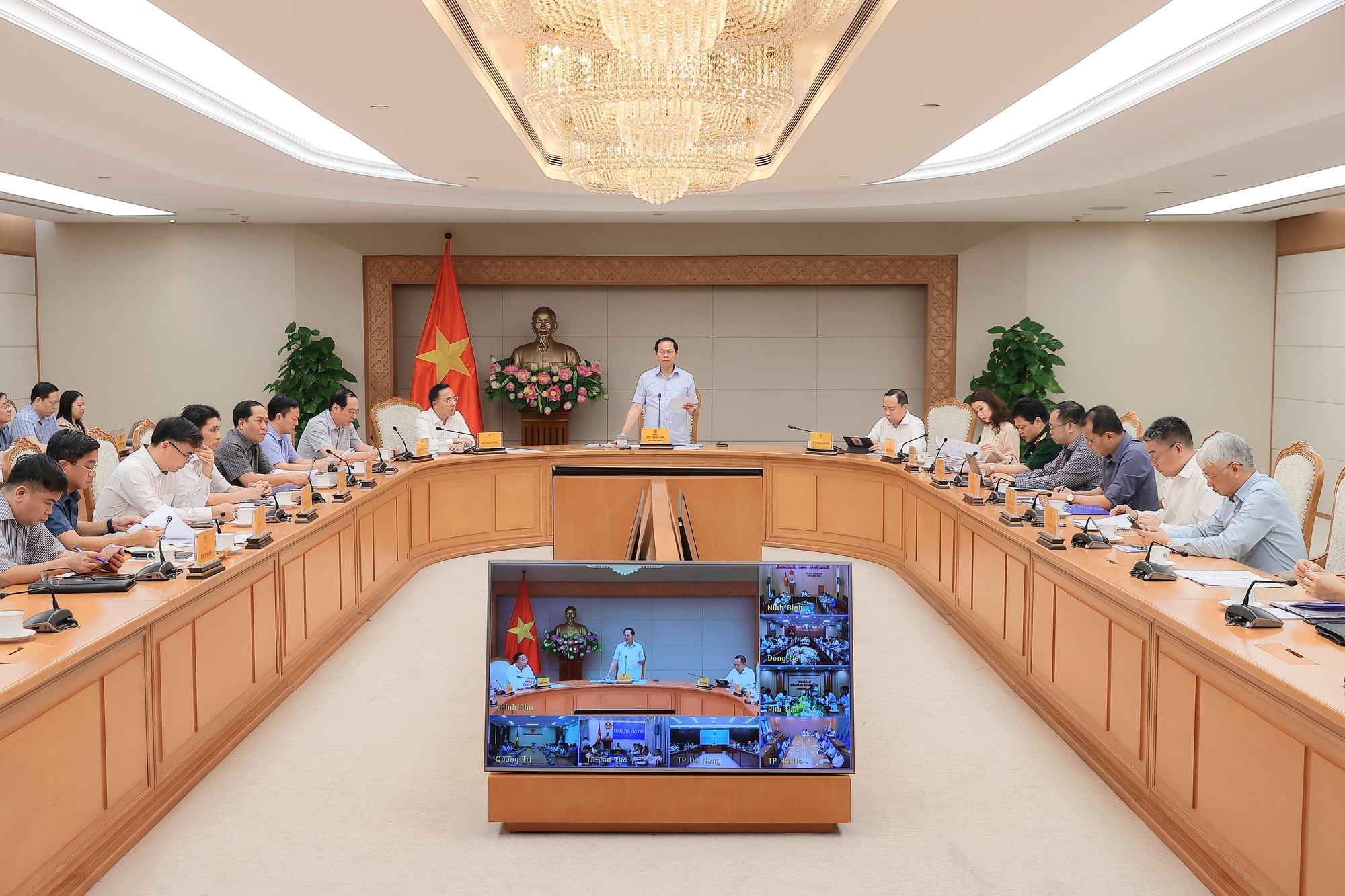 Phó Thủ tướng Bùi Thanh Sơn chủ trì họp rà soát tiến độ các dự án trọng điểm ngành năng lượng- Ảnh 2.