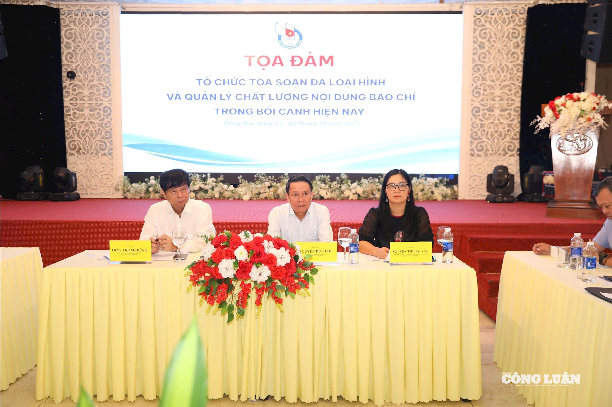 tại tầng 2 Cung Quy hoạch, Hội chợ và Triển lãm tỉnh, từ ngày 23/9 tới đây sẽ diễn ra triển lãm ảnh, tư liệu, tranh cổ động và trưng bày, giới thiệu sách, báo, tài liệu.