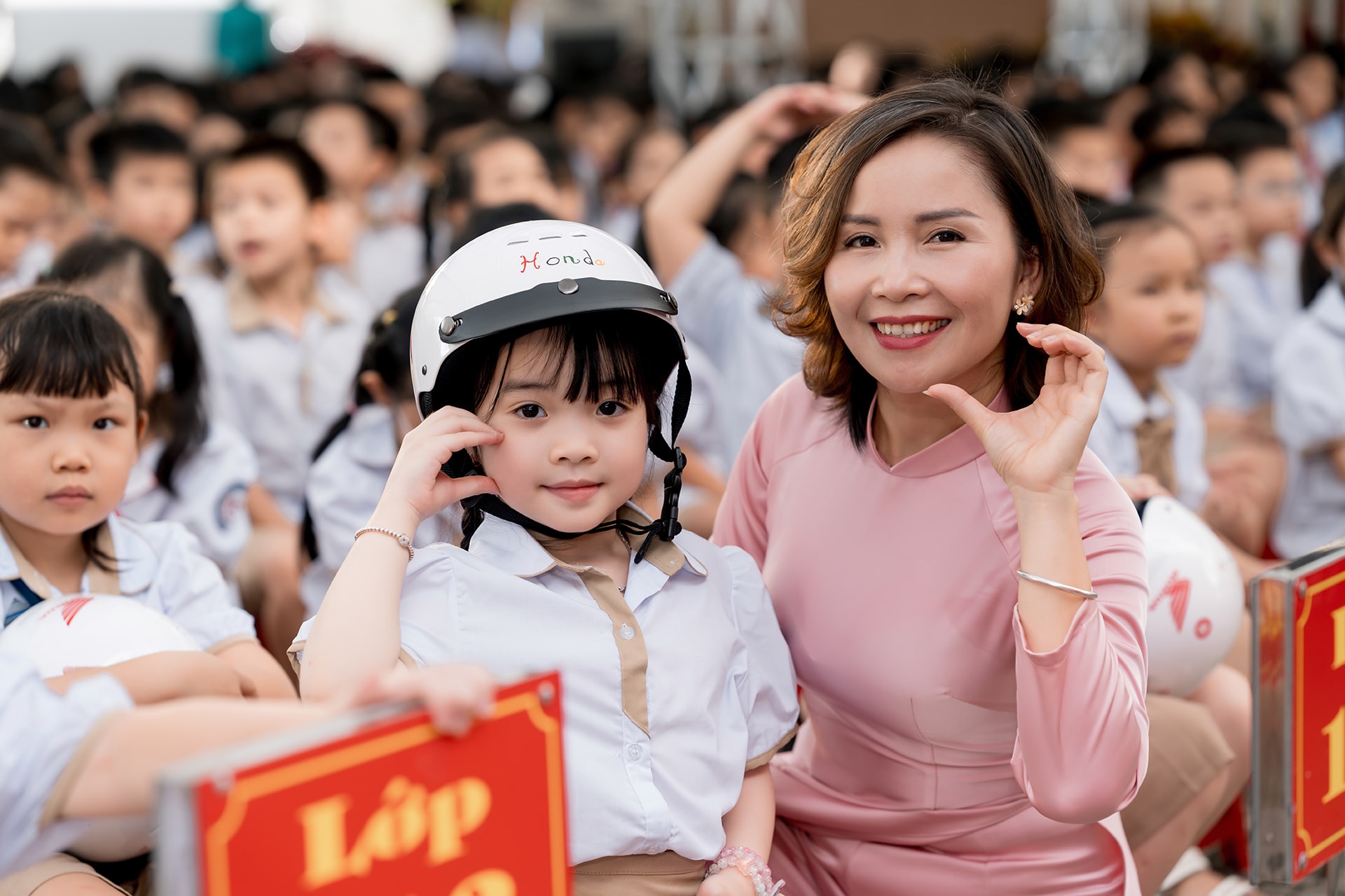 Honda Việt Nam tặng mũ bảo hiểm 10