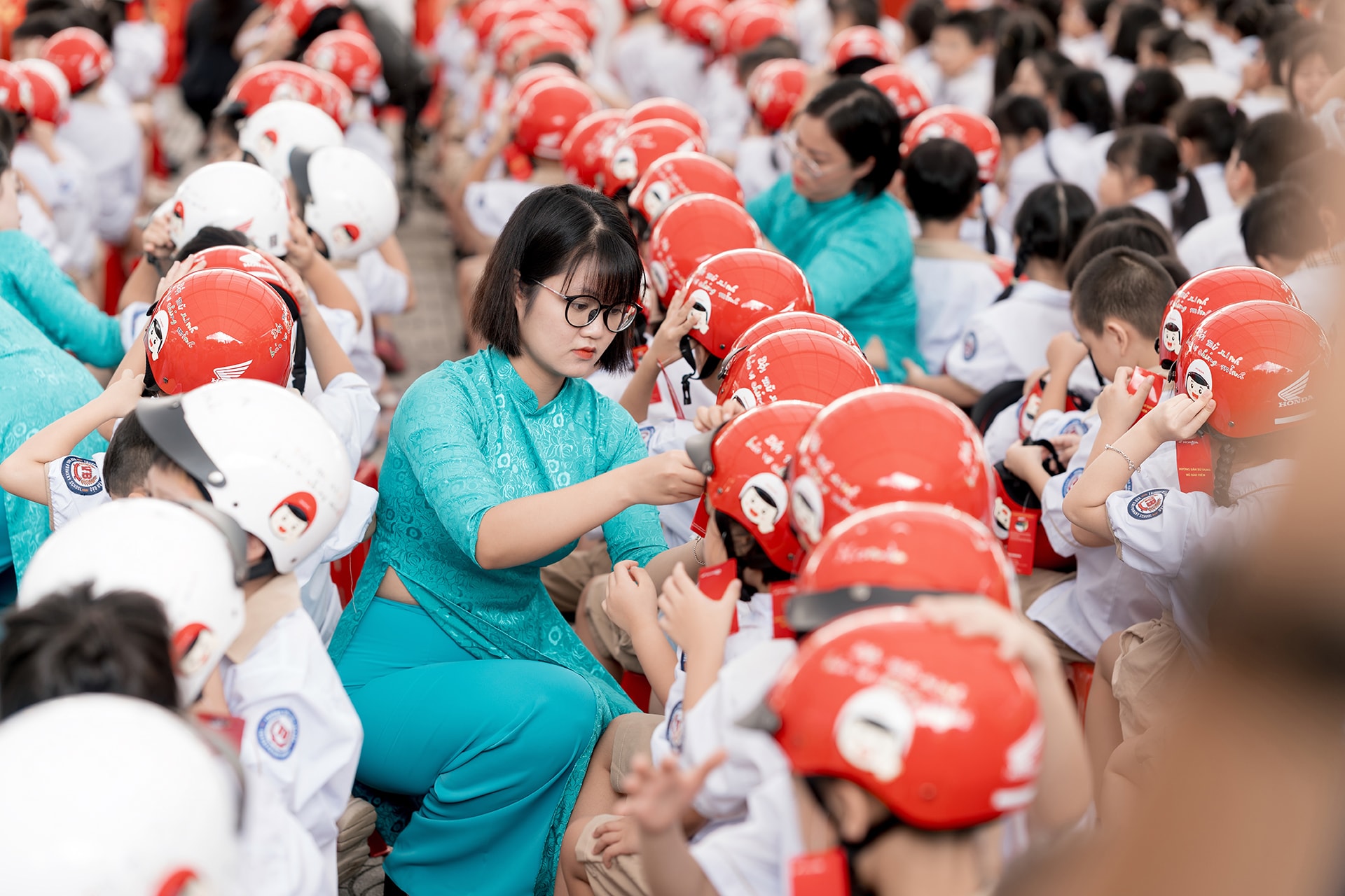 Honda Việt Nam tặng mũ bảo hiểm 16