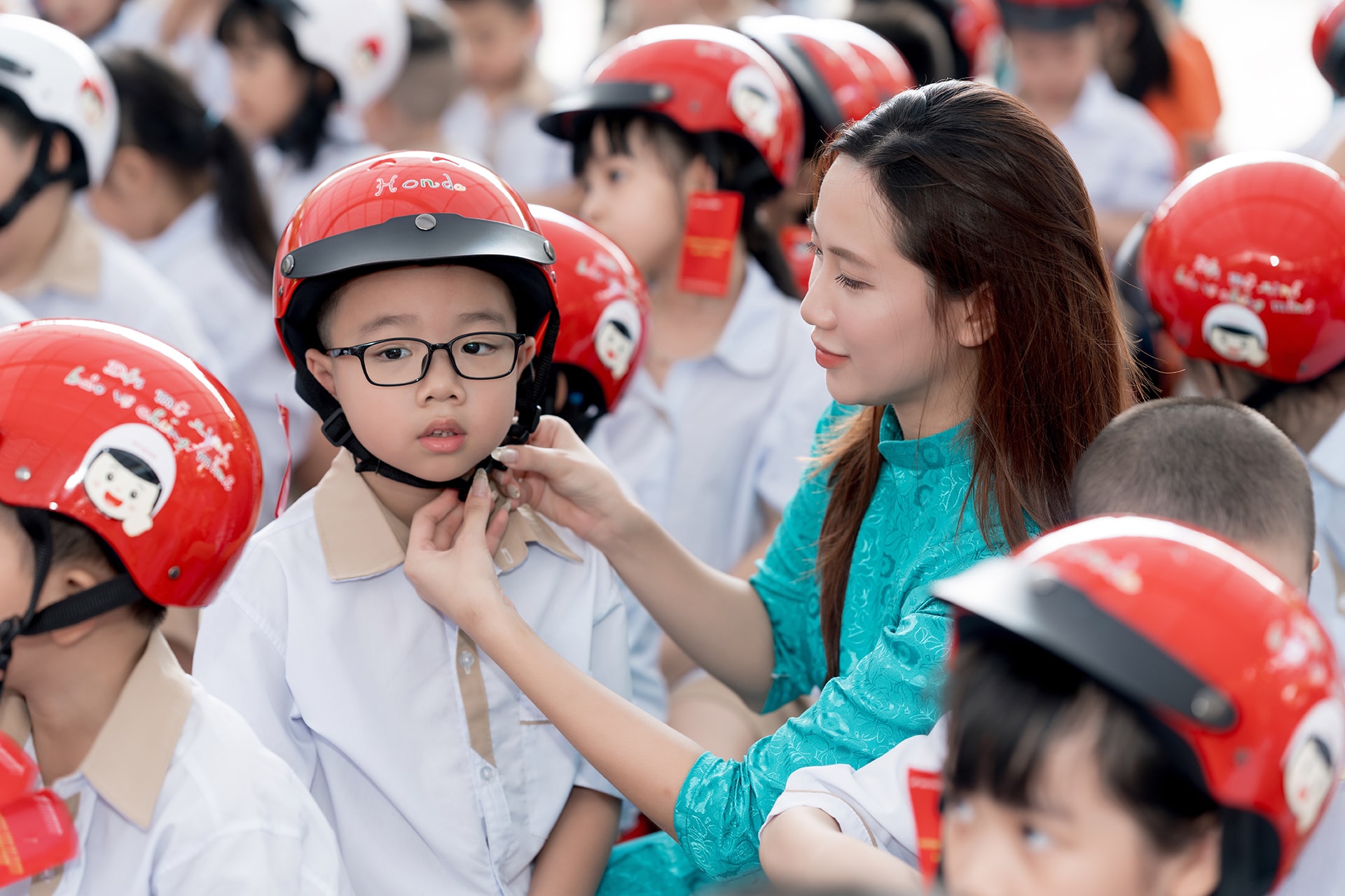 Từ năm 2018 đến nay, đã có tổng số 12 triệu mũ bảo hiểm đạt chuẩn được Honda Việt Nam trao tặng đến các em học sinh lớp Một.