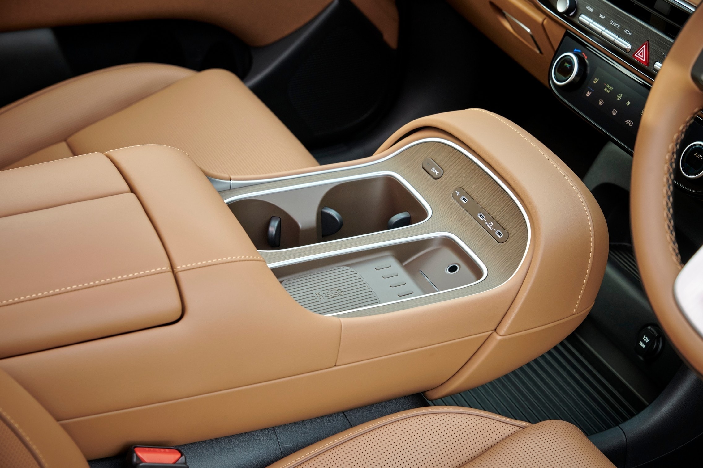 Khu vực điều khiển của Hyundai Palisade Hybrid 2026 - Ảnh: CarExpert