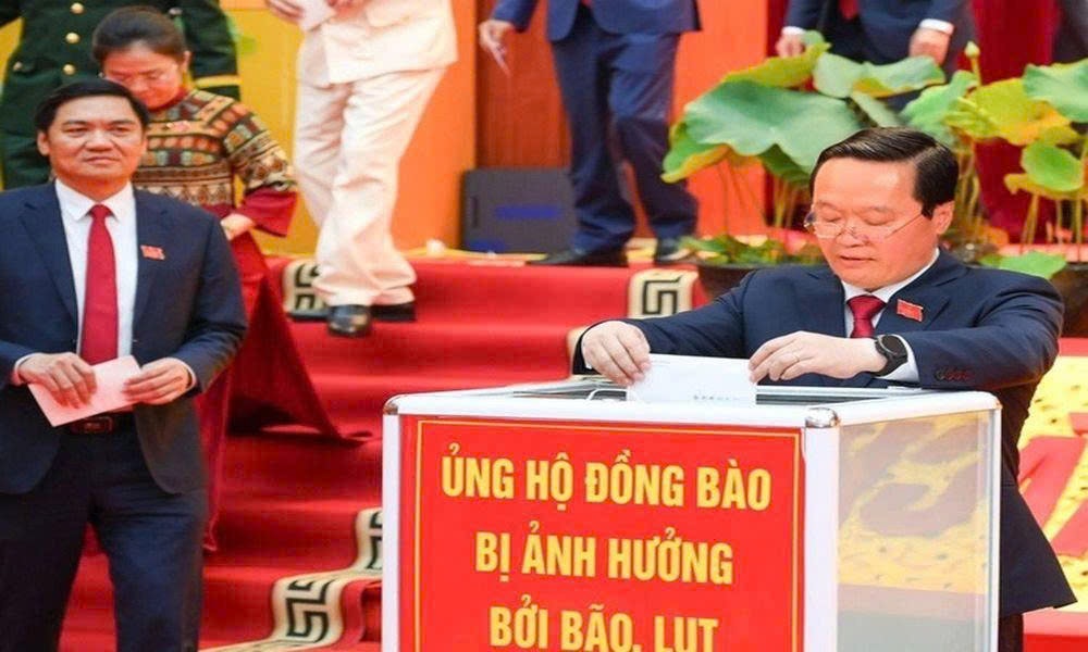 Tại phiên trù bị Đại hội Đảng bộ tỉnh Nghệ An lần thứ XX, 500 đại biểu đại diện cho hơn 200.000 đảng viên đã chung tay đóng góp hỗ trợ đồng bào bị lũ lụt.