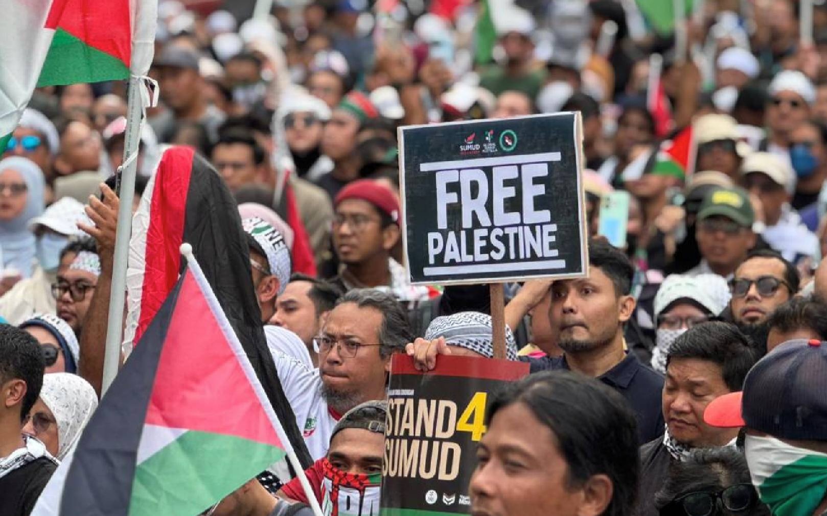 Biểu tình phản đối Israel tại Malaysia lan rộng trước chuyến thăm của Tổng thống Donald Trump. Ảnh: X/@mykomnasional/Shafiqa Azami.