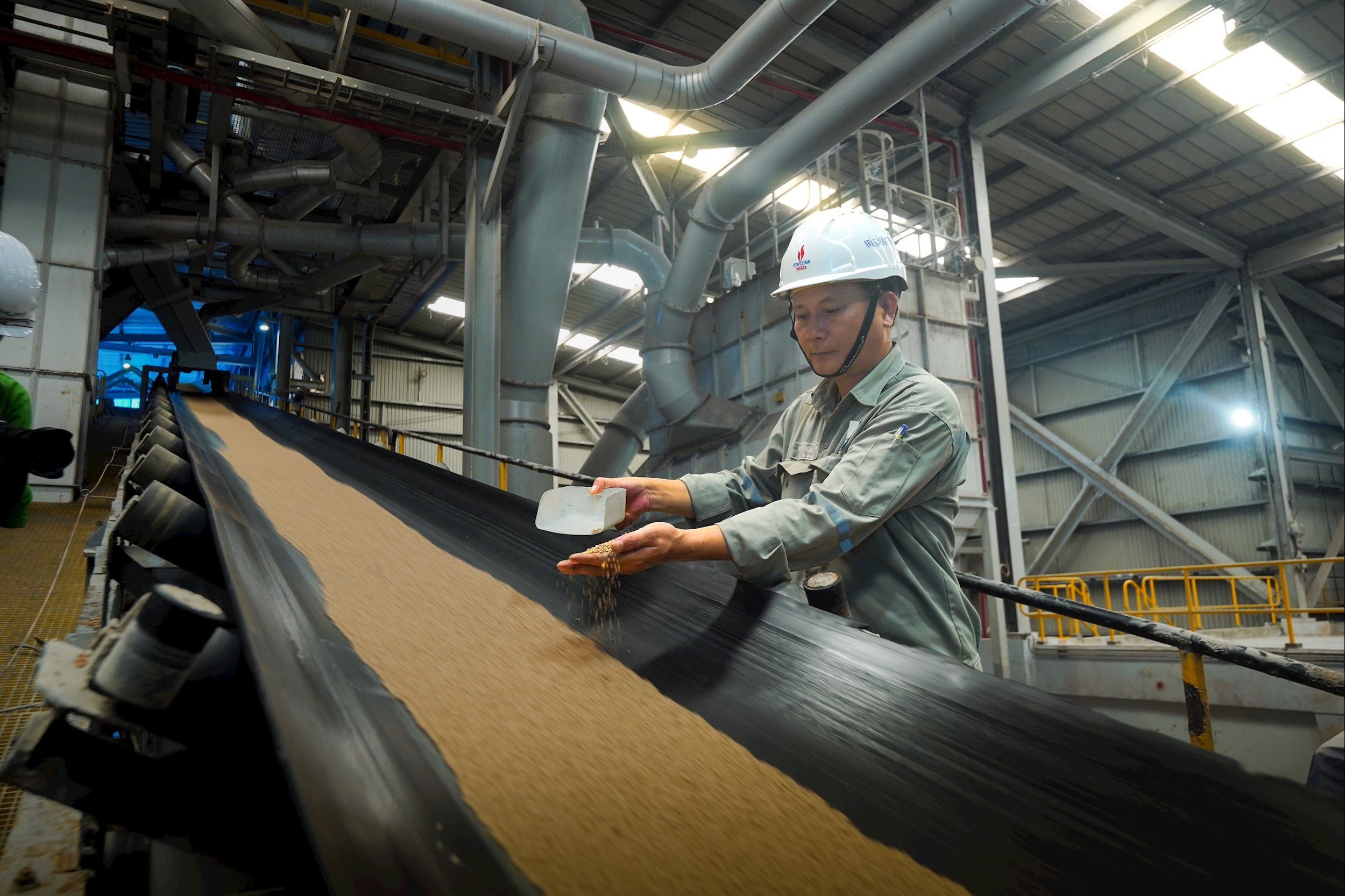 Kỹ sư Nhà máy kiểm tra chất lượng sản phẩm (1)