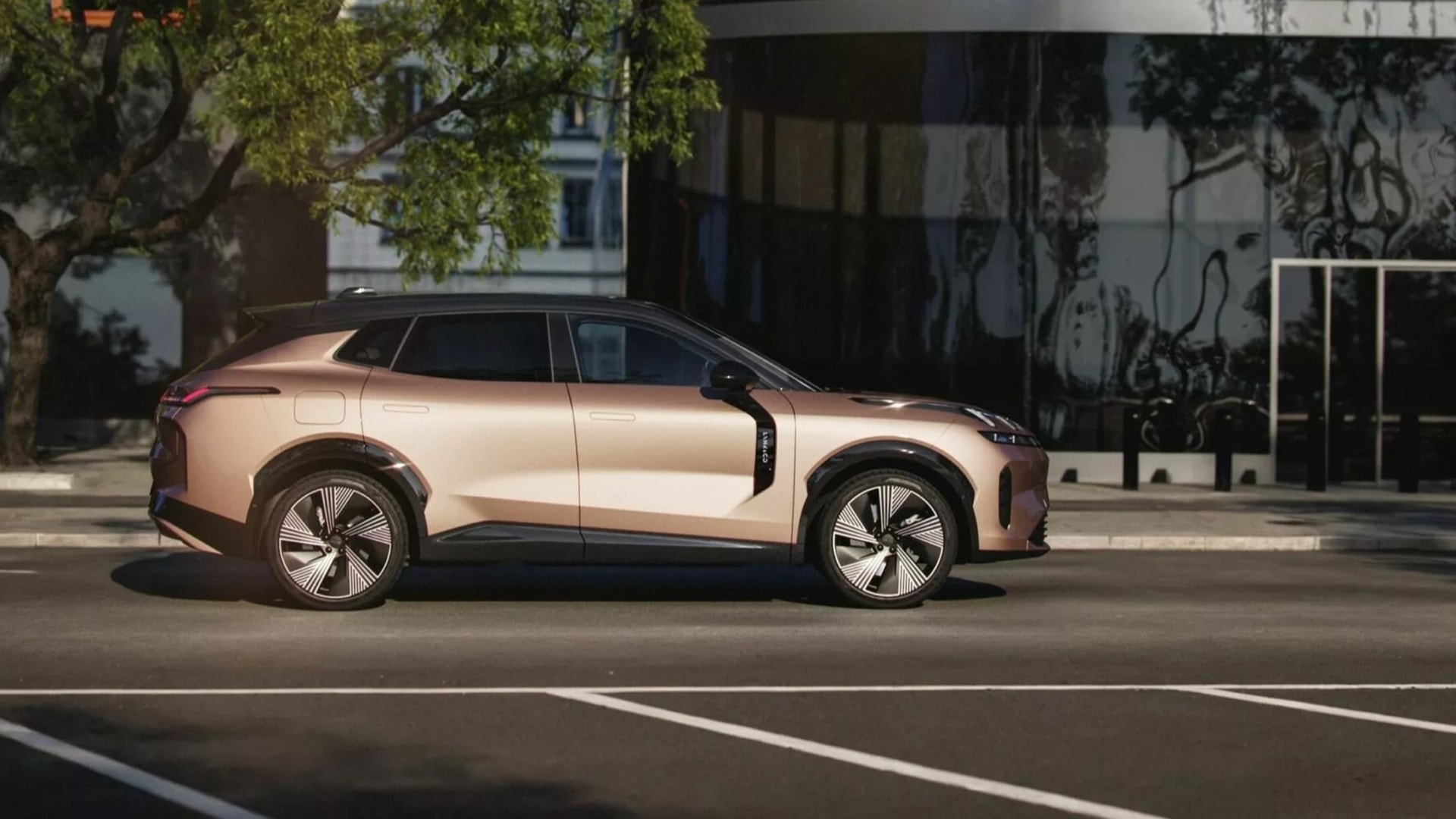 Lynk & Co 08 EM-P có cấu hình 5 chỗ ngồi song cạnh tranh ở phân khúc SUV cỡ D - Ảnh: Lynk & Co