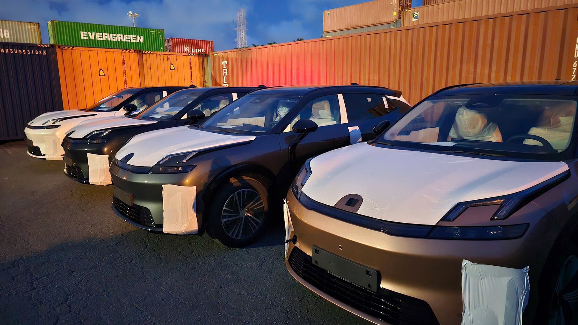 Những chiếc xe Lynk & Co 08 EM-P đầu tiên đã về đến Việt Nam để chuẩn bị ra mắt thị trường - Ảnh: MXH