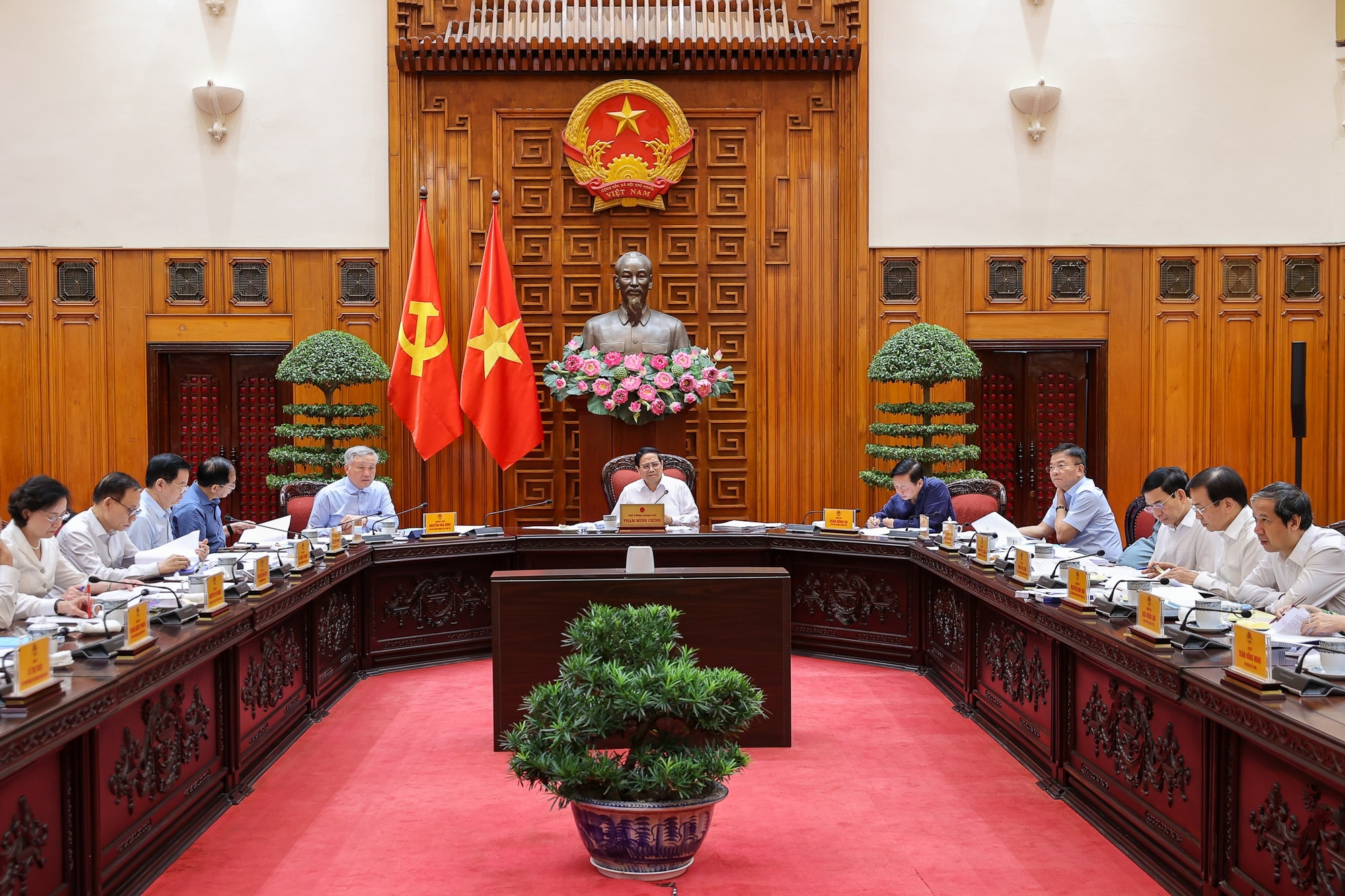 Tiếp tục hoàn thiện dự thảo nghị quyết của Bộ Chính trị về chấn hưng và phát triển văn hóa- Ảnh 1.