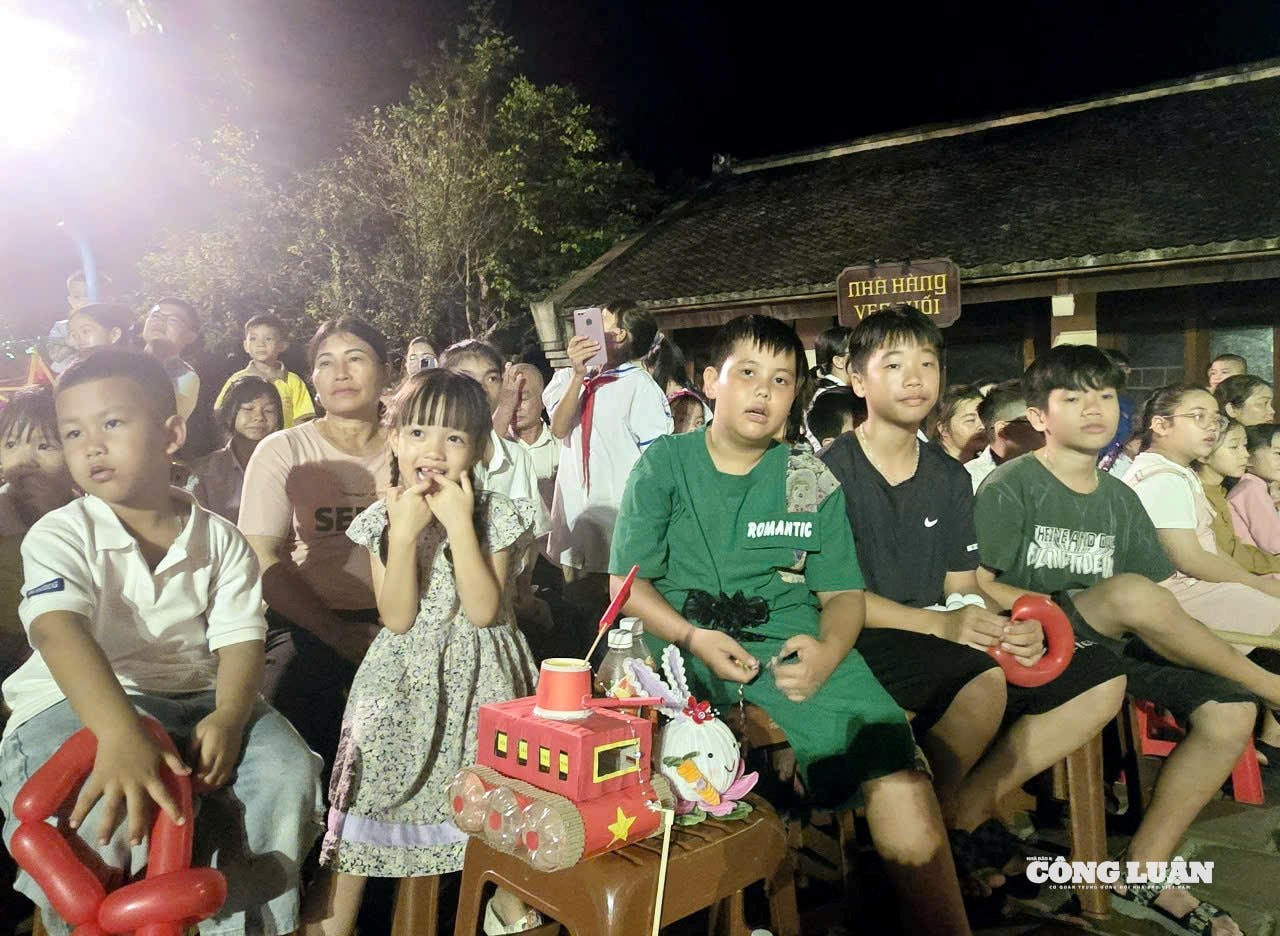 le-hoi-mua-thu-yen-tu-anh-8.jpg