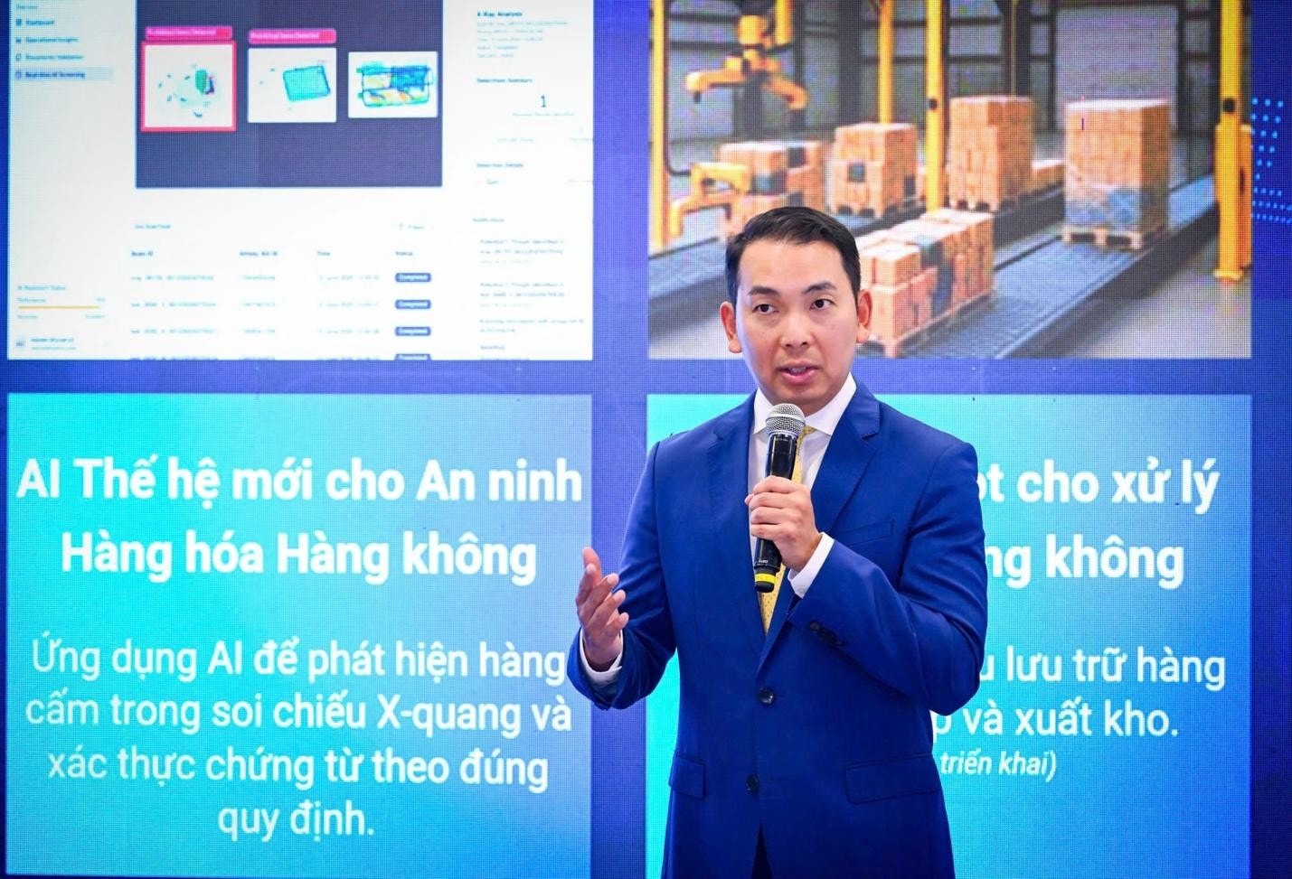 Tiến sĩ Yap Kwong Weng, CEO Việt Nam SuperPort™ trình bày những giải pháp đổi mới sáng tạo tại “siêu cảng” ICD Vĩnh Phúc – Việt Nam SuperPortTM