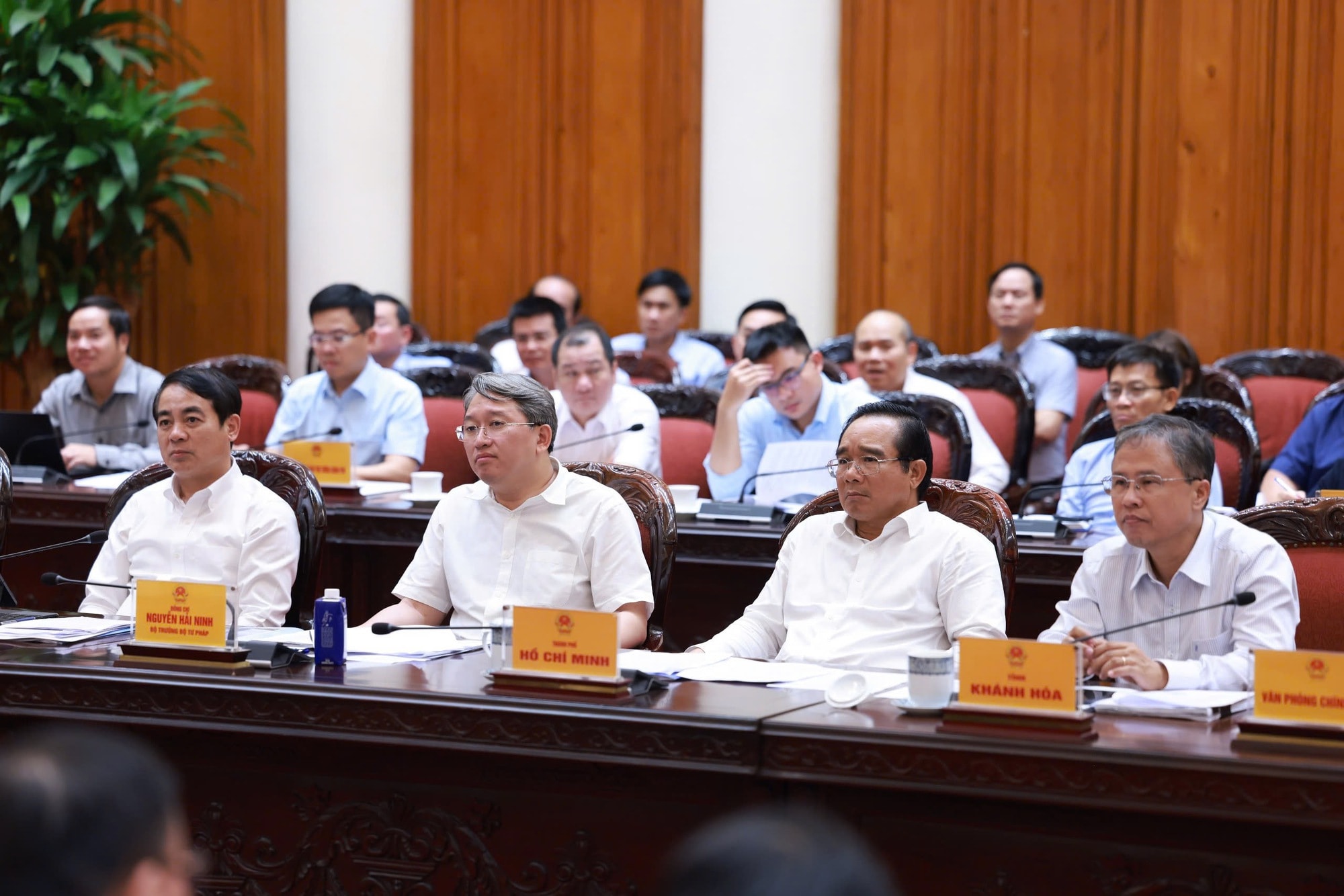 Thủ tướng chủ trì cuộc họp về tháo gỡ, khó khăn vướng mắc cho các dự án tồn đọng, kéo dài- Ảnh 4. Thủ tướng chủ trì cuộc họp về tháo gỡ, khó khăn vướng mắc cho các dự án tồn đọng, kéo dài- Ảnh 4.