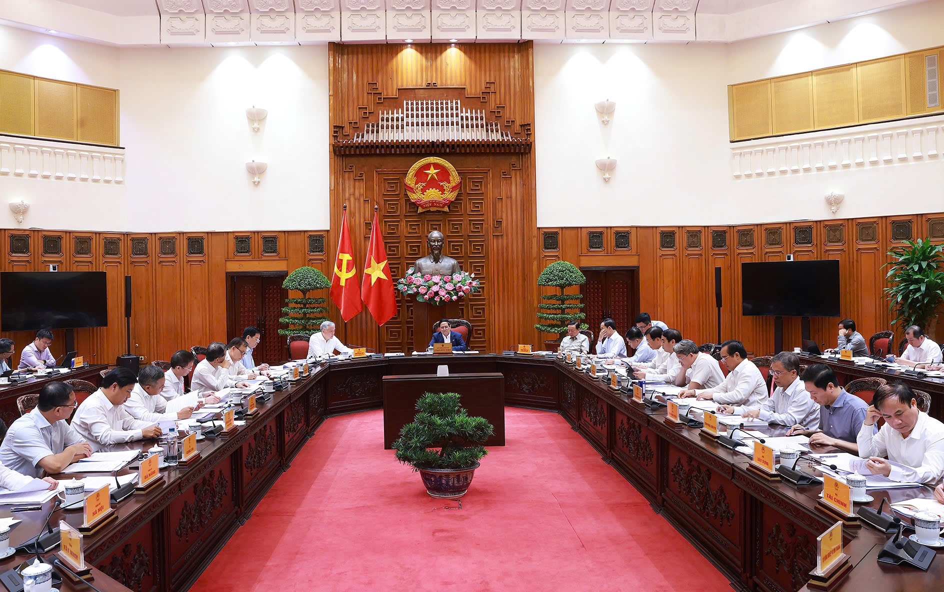 Thủ tướng chủ trì cuộc họp về sắp xếp đơn vị sự nghiệp công lập thuộc các bộ, ngành, địa phương- Ảnh 1. Thủ tướng chủ trì cuộc họp về sắp xếp đơn vị sự nghiệp công lập thuộc các bộ, ngành, địa phương- Ảnh 1.