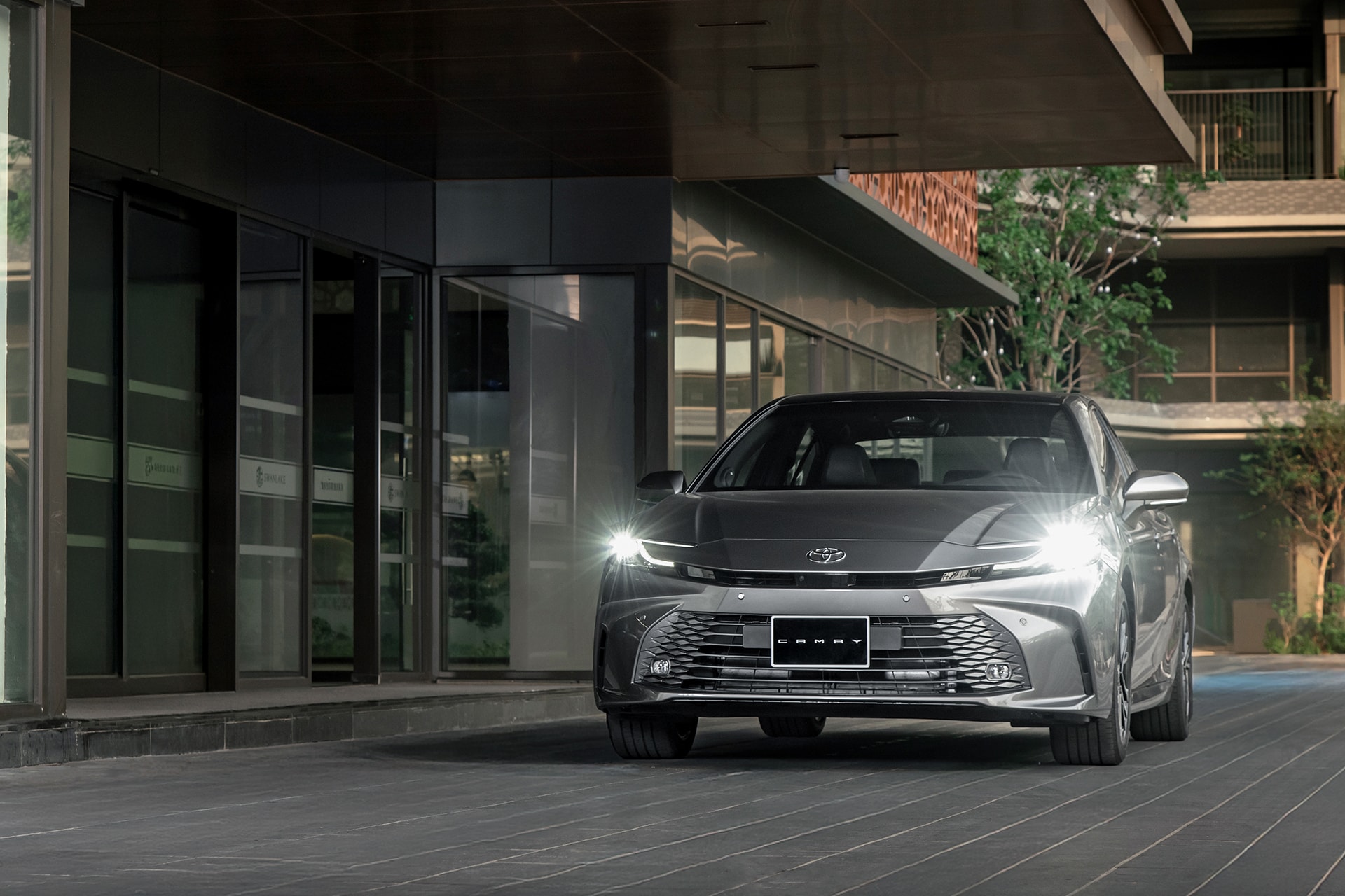 Toyota Camry lần đầu tiên được giảm giá trong năm 2025 - Ảnh: TMV