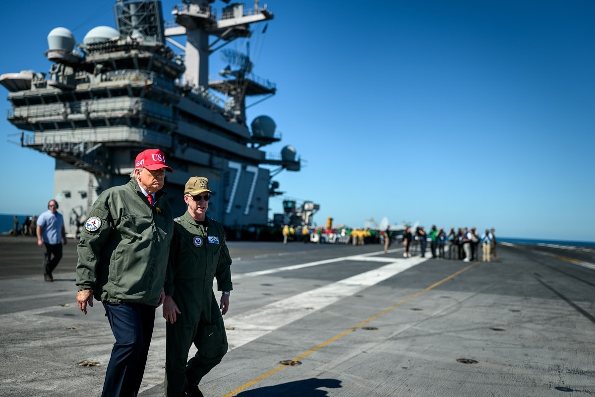 Ông Trump đến thăm Căn cứ Hải quân Norfolk. Ảnh: Ư