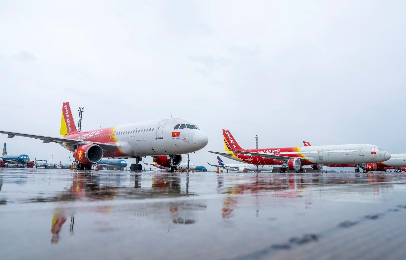 Năng lực tiếp thu tàu bay về sân bay Nội Bài được điều chỉnh còn 5 chuyến/giờ do ảnh hưởng của thời tiết xấu. Ảnh: TL.