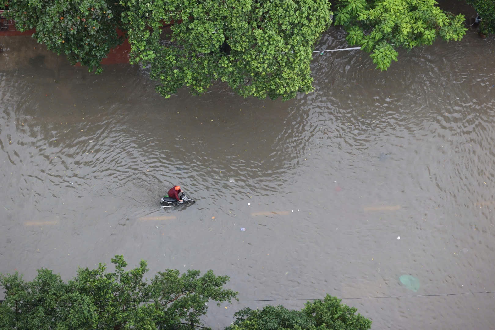 Mưa lớn do hoàn lưu bão số 11 khiến nhiều địa phương xảy ra ngập lụt.