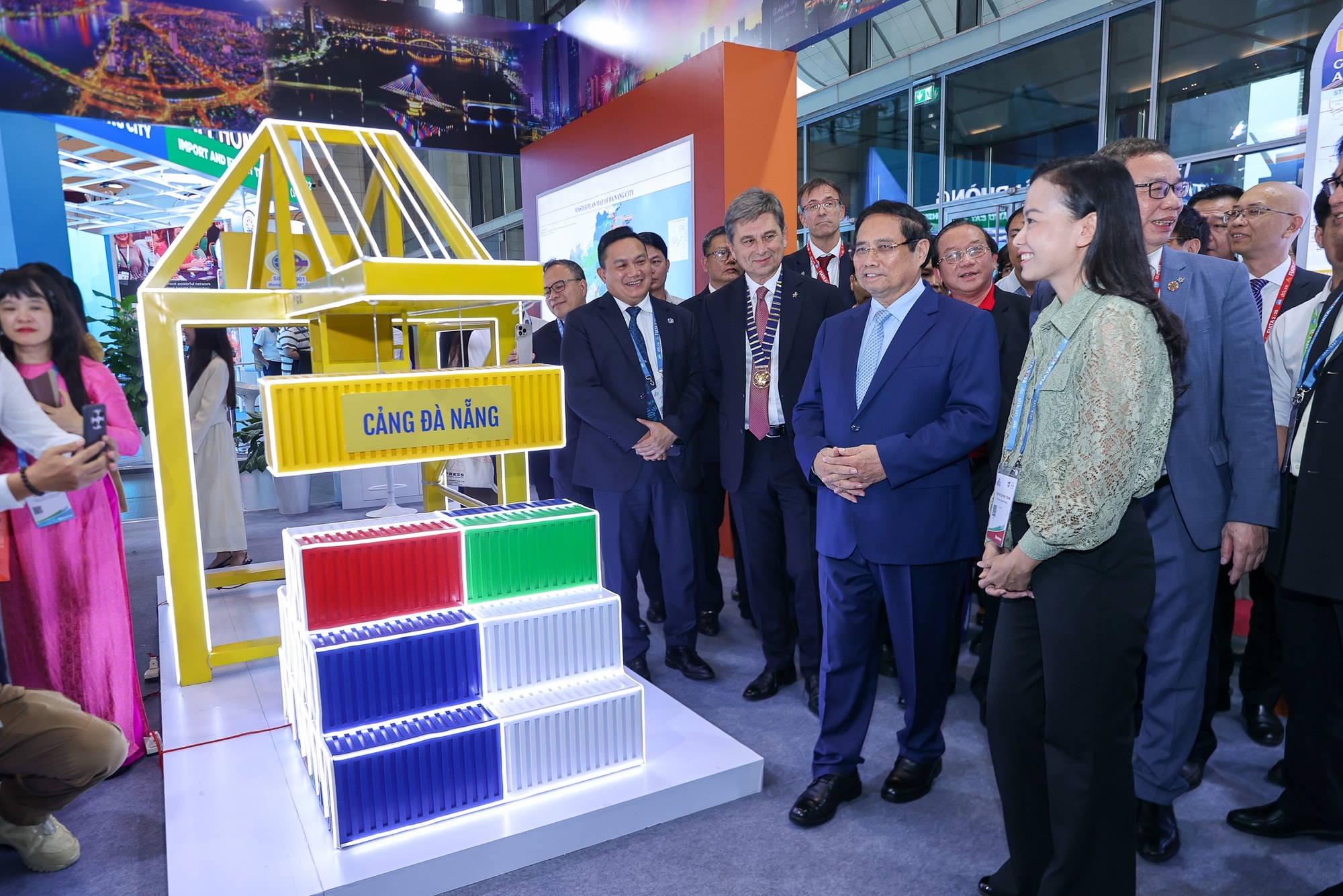 Thủ tướng: Việt Nam là đối tác tin cậy trong lĩnh vực logistics, kết nối con người, kết nối quốc gia- Ảnh 3. Thủ tướng: Việt Nam là đối tác tin cậy trong lĩnh vực logistics, kết nối con người, kết nối quốc gia- Ảnh 3.