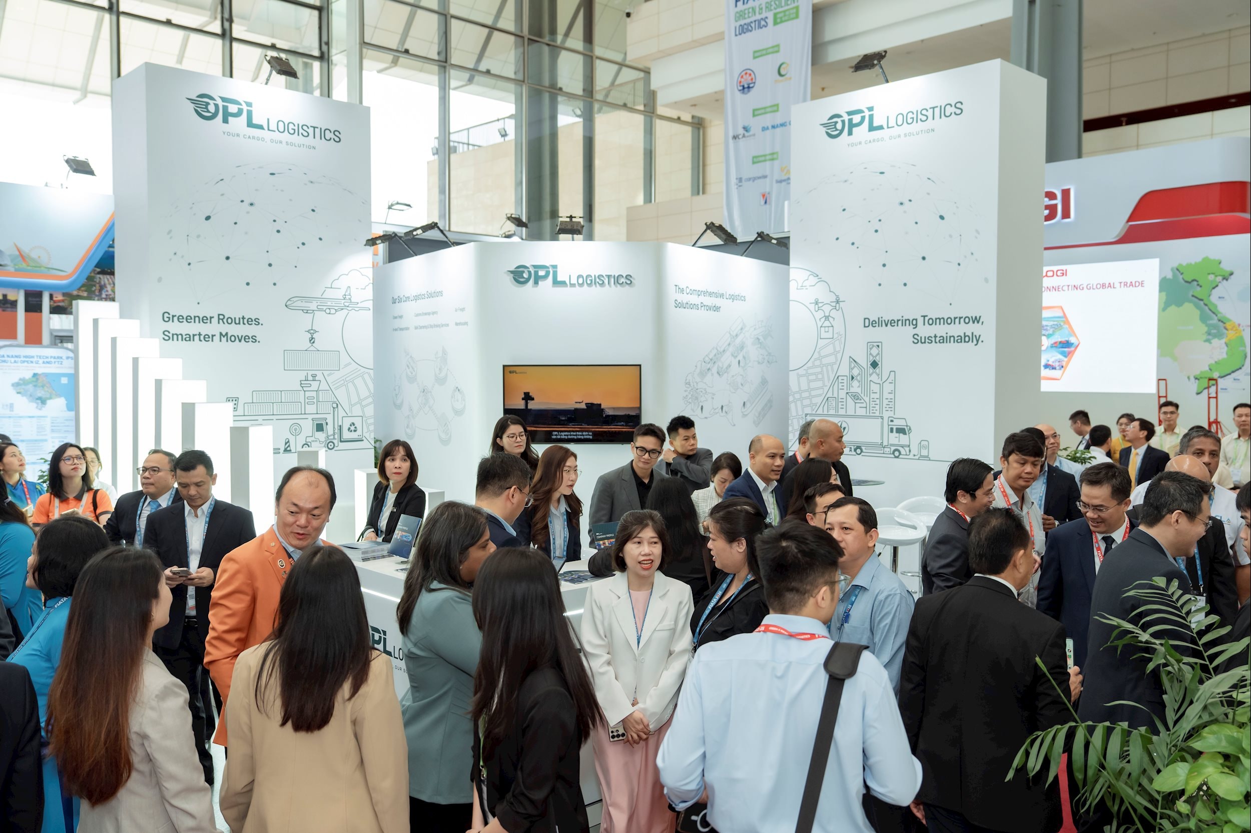 Gian hàng OPL Logistics tại FIATA World Congress 2025 giới thiệu các dịch vụ chủ lực của công ty