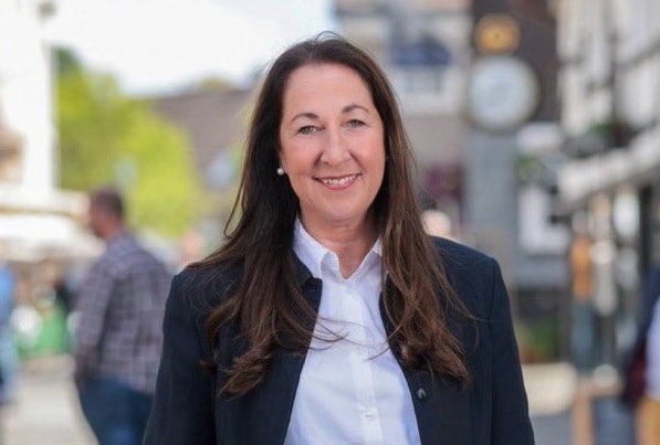 Iris Stalzer là một luật sư lao động đã làm việc nhiều năm trong lĩnh vực chính trị địa phương của Herdecke, một thị trấn cổ kính với khoảng 20.000 người dân. Ảnh: X/@RT_com