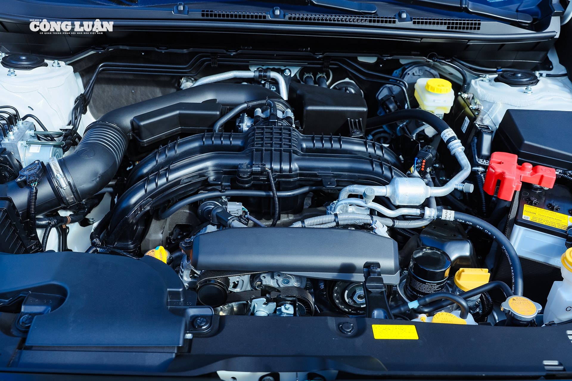 Động cơ e-Boxer 2.0L hybrid trên Subaru Crosstrek.