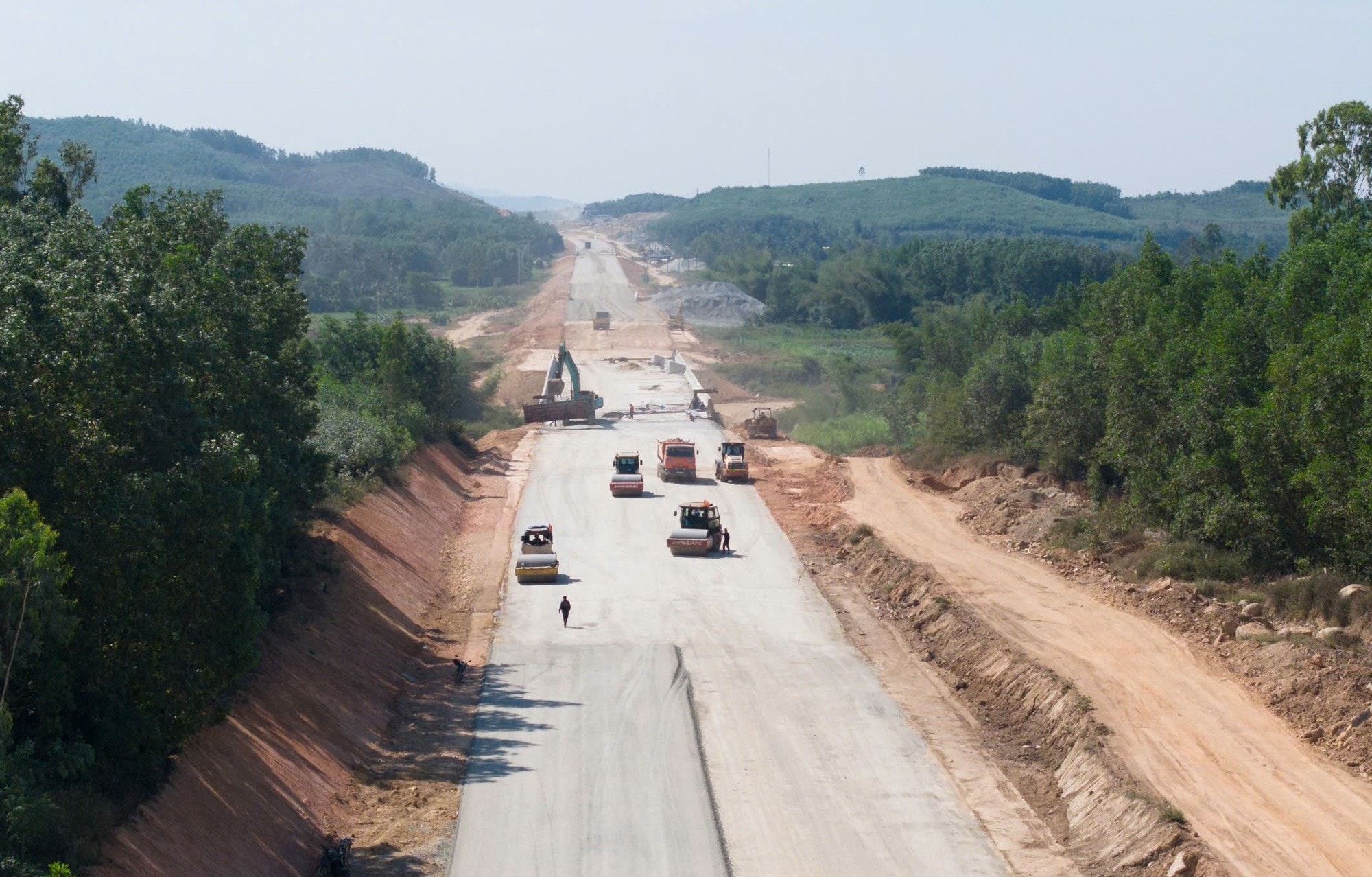 Quyết liệt xử lý vướng mắc, đẩy nhanh tiến độ cao tốc Quảng Ngãi - Hoài Nhơn - Ảnh 1. Quyết liệt xử lý vướng mắc, đẩy nhanh tiến độ cao tốc Quảng Ngãi - Hoài Nhơn - Ảnh 1.