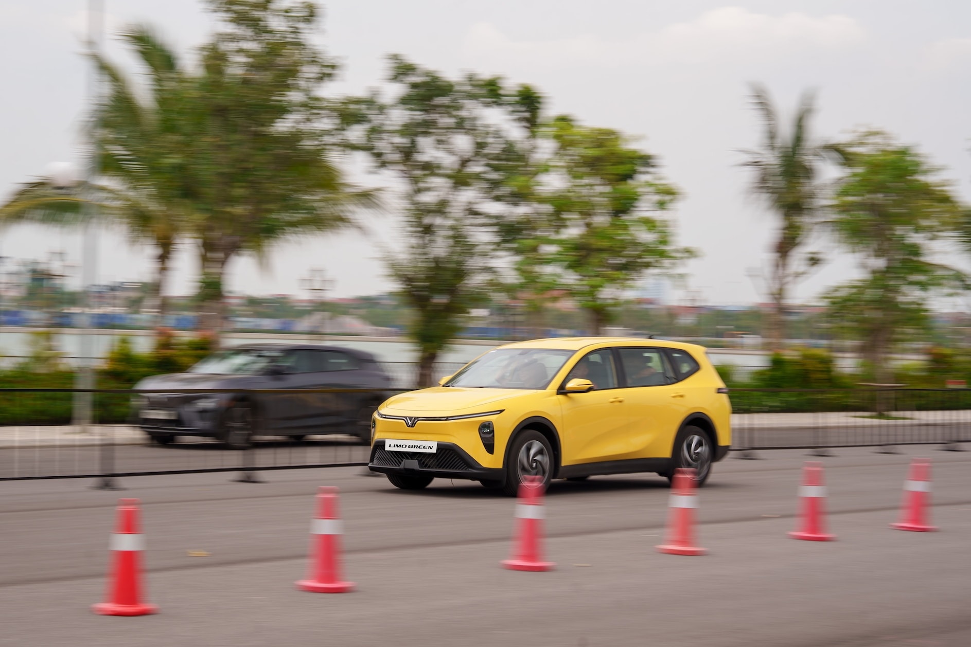 Mẫu MPV thuần điện Limo Green ghi dấu ấn mạnh mẽ dù mới chỉ ra mắt phiên bản dành cho dịch vụ - Ảnh: VF