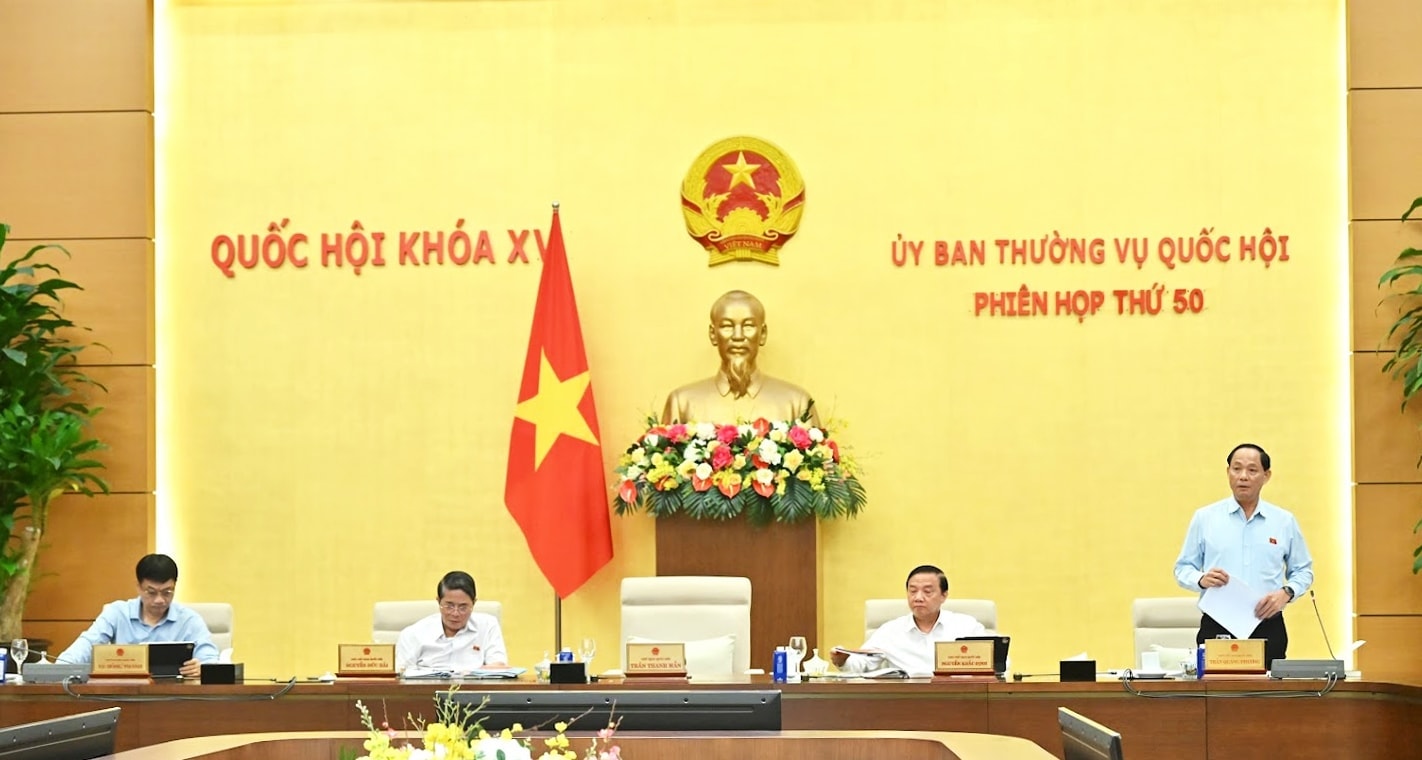 Phó Chủ tịch Quốc hội Trần Quang Phương điều hành phiên họp