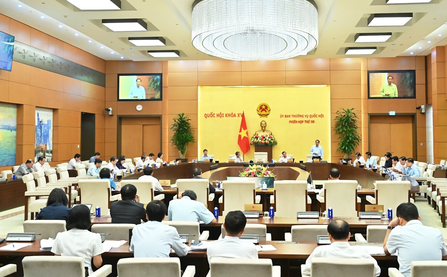 Phó Chủ tịch Quốc hội Trần Quang Phương điều hành phiên họp