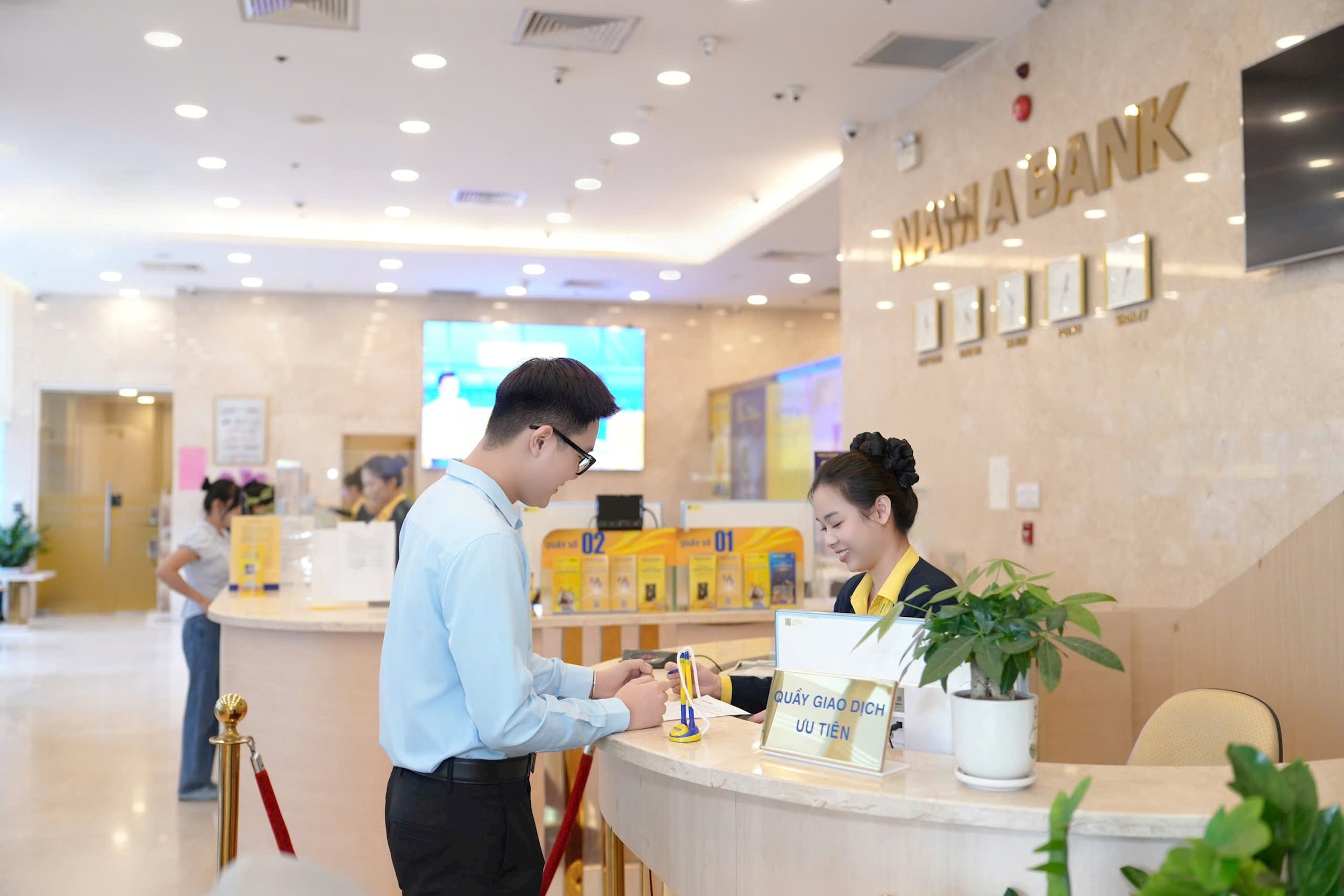 Hình 2.1 - CTKM 33 năm