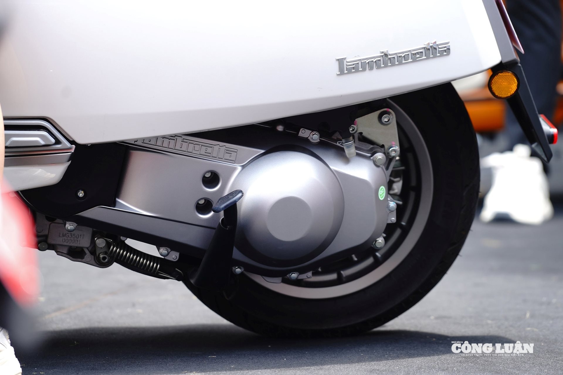 Lambretta G350 sử dụng động cơ xăng 4 kỳ dung tích 330cc.