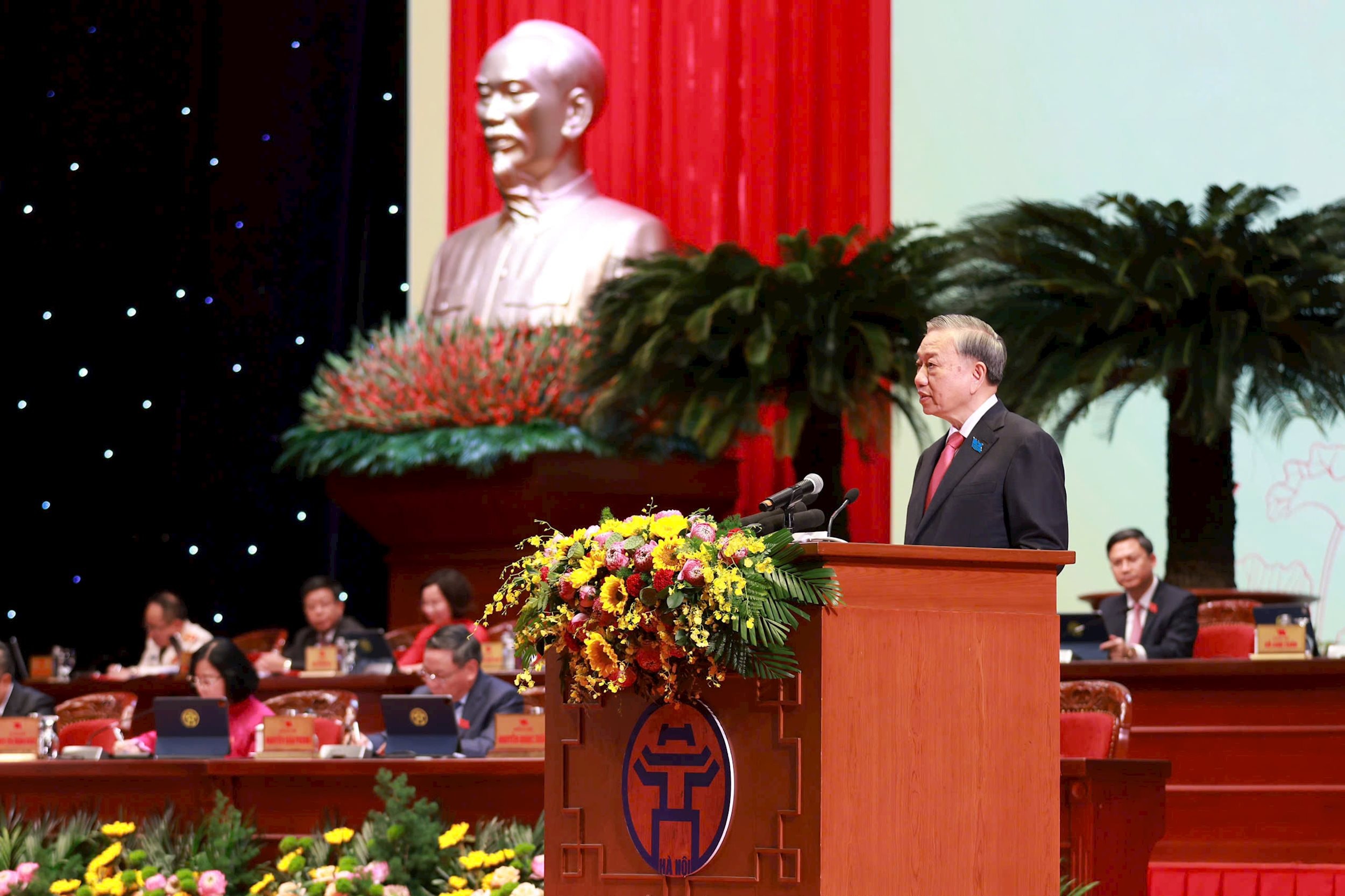 Tổng Bí thư Tô Lâm: Cần đặt 'Văn hiến - Bản sắc - Sáng tạo' ở vị trí trung tâm của mọi định hướng phát triển Thủ đô - ảnh 2 Hình ảnh: Tổng Bí thư Tô Lâm: Cần đặt 'Văn hiến - Bản sắc - Sáng tạo' ở vị trí trung tâm của mọi định hướng phát triển Thủ đô số 2