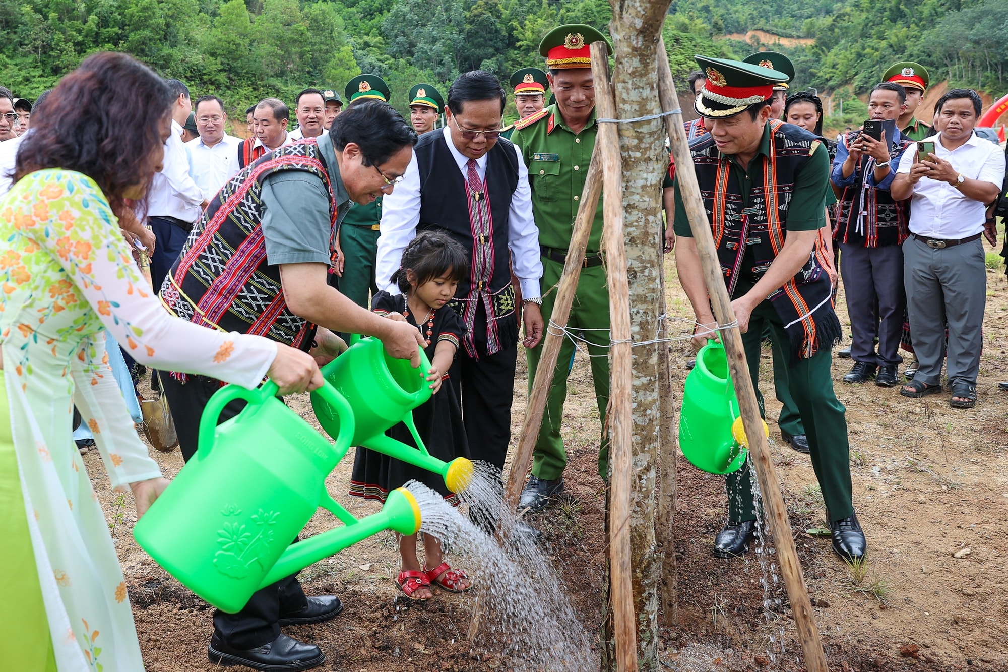 Thủ tướng Phạm Minh Chính dự khởi công trường học tại xã biên giới Tây Giang (Đà Nẵng)- Ảnh 8.