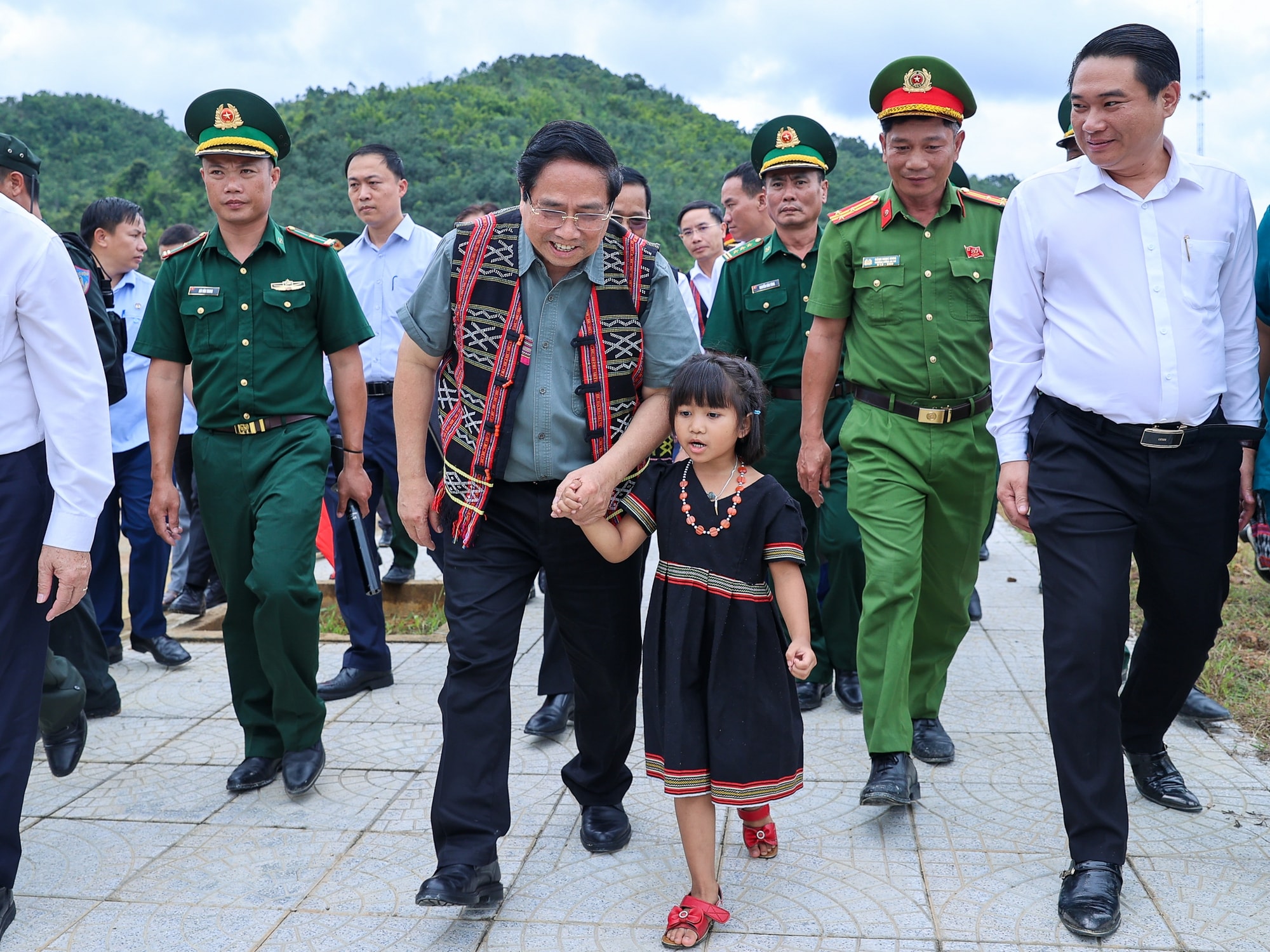 Thủ tướng Phạm Minh Chính dự khởi công trường học tại xã biên giới Tây Giang (Đà Nẵng)- Ảnh 1.