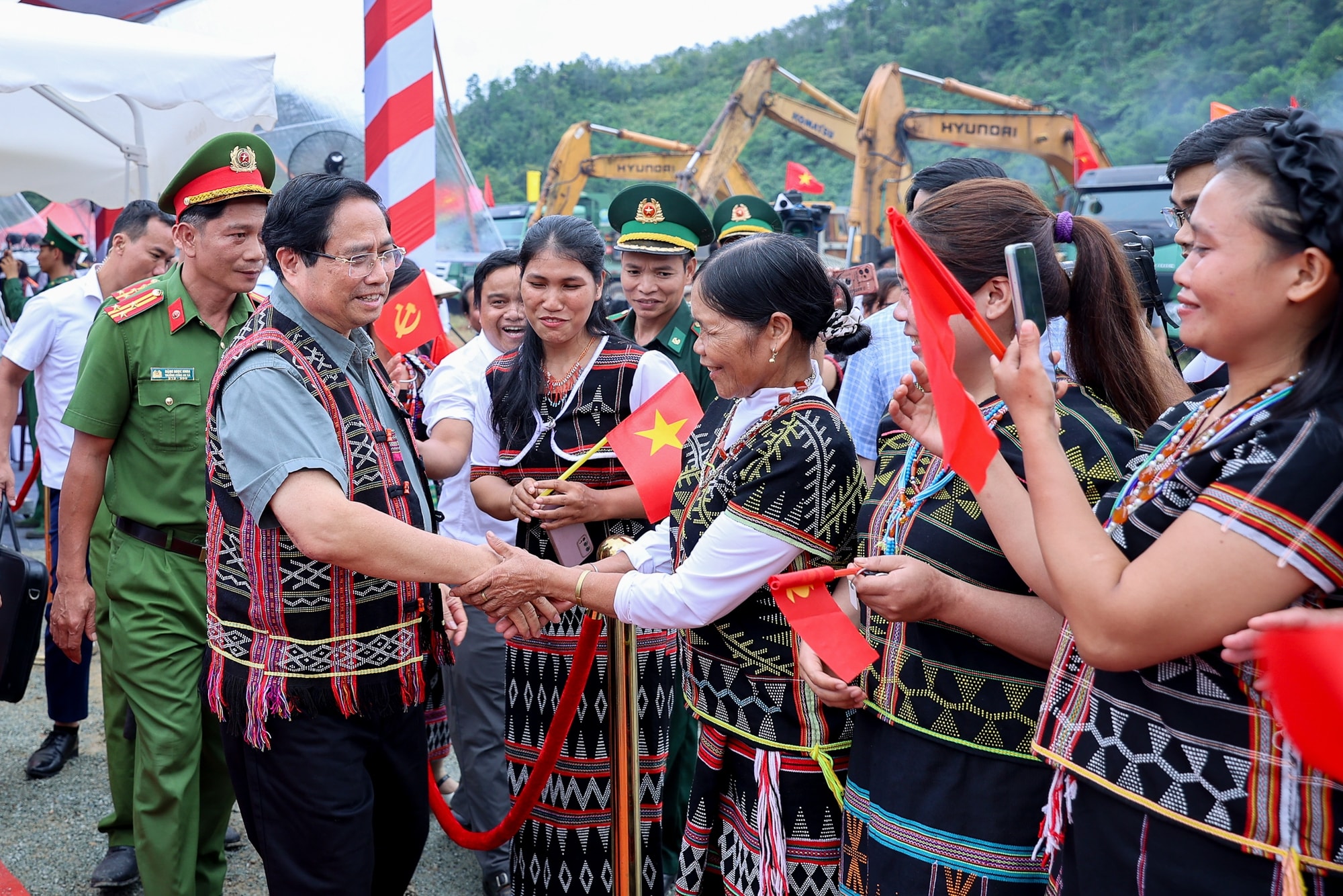 Thủ tướng Phạm Minh Chính dự khởi công trường học tại xã biên giới Tây Giang (Đà Nẵng)- Ảnh 9.