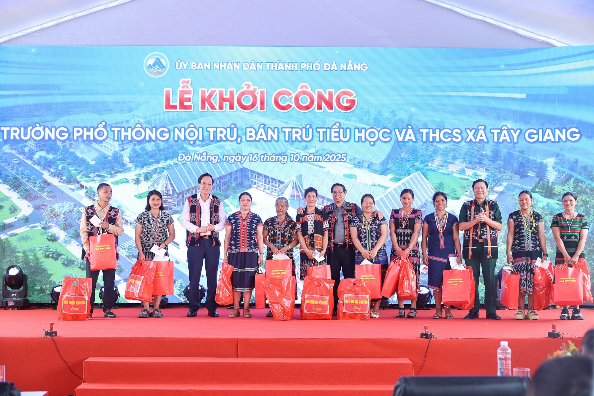 Thủ tướng Phạm Minh Chính dự khởi công trường học tại xã biên giới Tây Giang (Đà Nẵng)- Ảnh 6.
