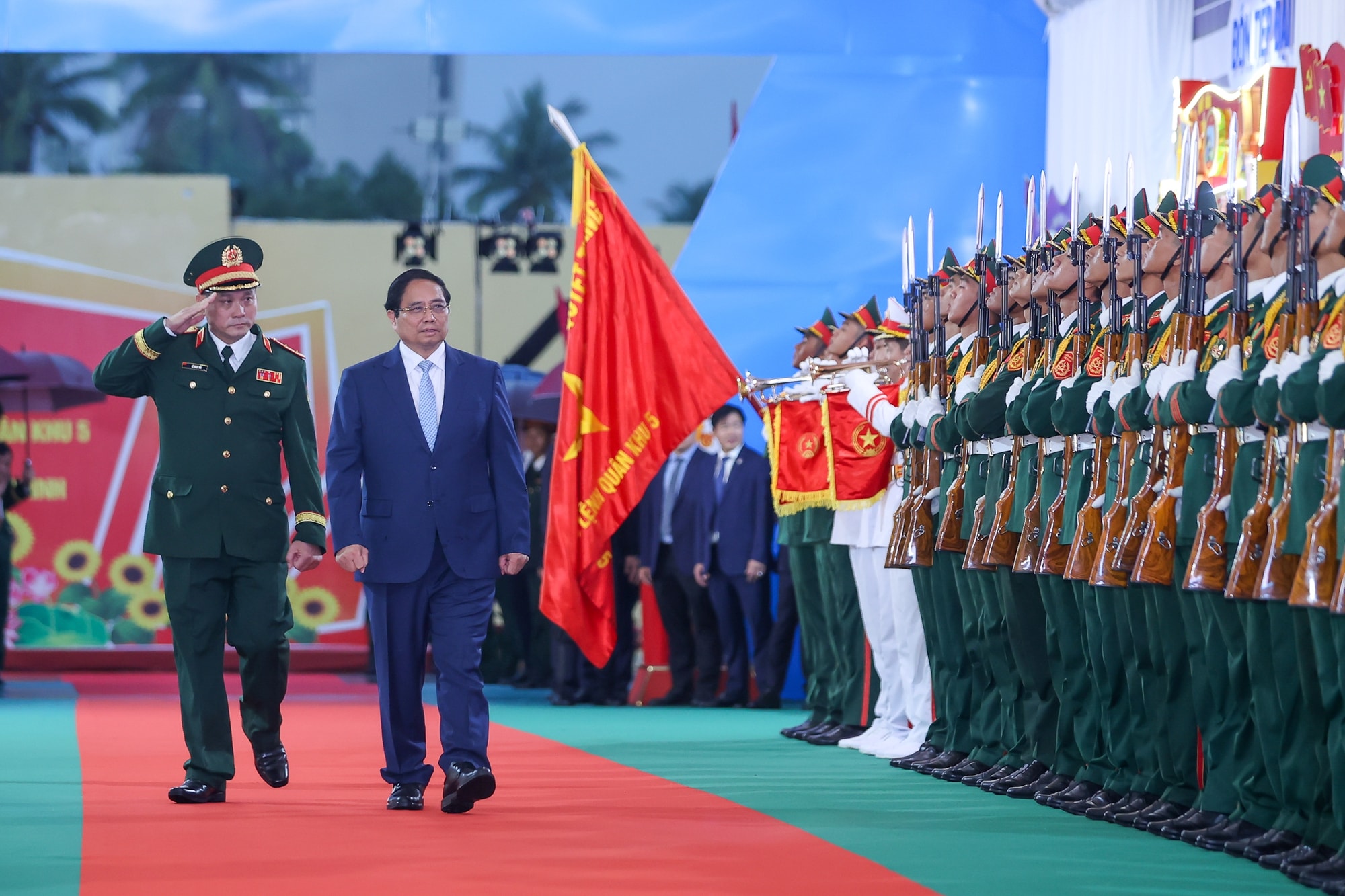 Thủ tướng: Xây dựng lực lượng Quân khu 5 cách mạng, chính quy, tinh nhuệ, hiện đại, là lực lượng nòng cốt trên địa bàn chiến lược của Tổ quốc- Ảnh 1. Thủ tướng: Xây dựng lực lượng Quân khu 5 cách mạng, chính quy, tinh nhuệ, hiện đại, là lực lượng nòng cốt trên địa bàn chiến lược của Tổ quốc- Ảnh 1.