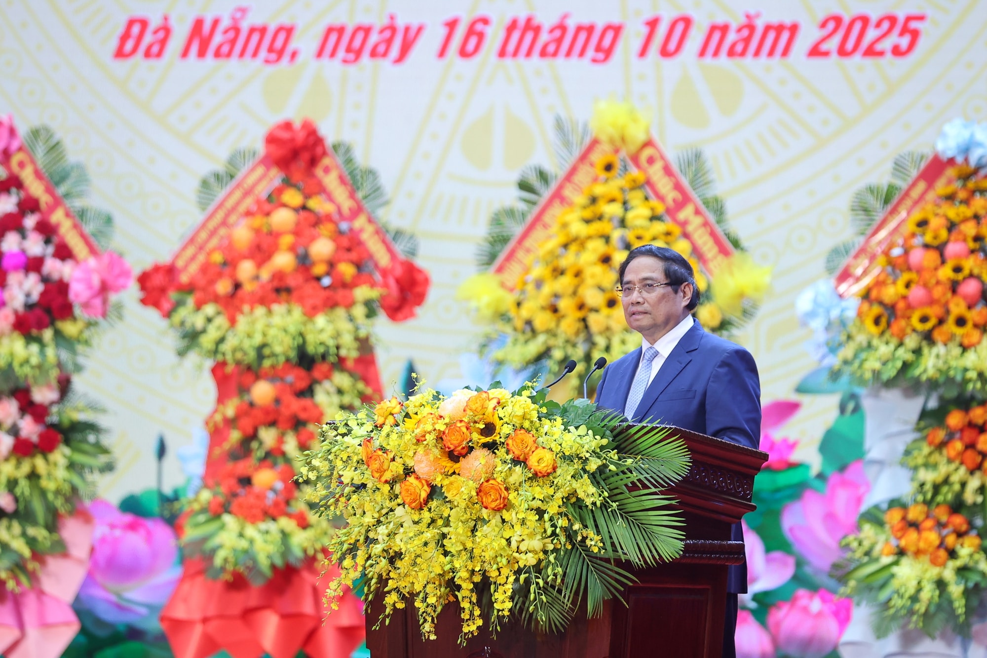 Thủ tướng: Xây dựng lực lượng Quân khu 5 cách mạng, chính quy, tinh nhuệ, hiện đại, là lực lượng nòng cốt trên địa bàn chiến lược của Tổ quốc- Ảnh 3. Thủ tướng: Xây dựng lực lượng Quân khu 5 cách mạng, chính quy, tinh nhuệ, hiện đại, là lực lượng nòng cốt trên địa bàn chiến lược của Tổ quốc- Ảnh 3.