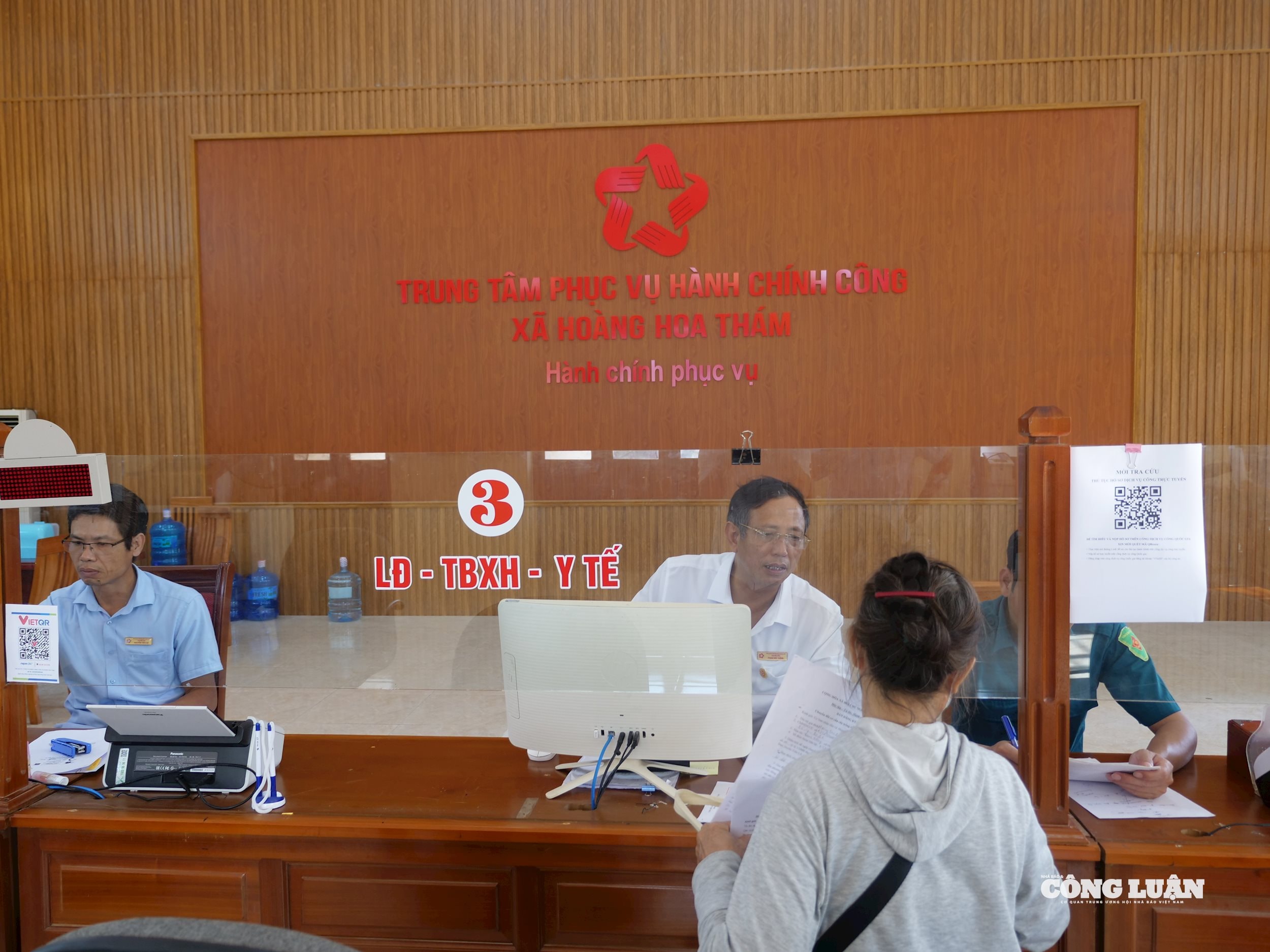 Bố trí bình quân 2 cấp phó tại phòng chuyên môn, Trung tâm Phục vụ hành chính công cấp xã - ảnh 1 Hình ảnh: Bố trí bình quân 2 cấp phó tại phòng chuyên môn, Trung tâm Phục vụ hành chính công cấp xã số 1