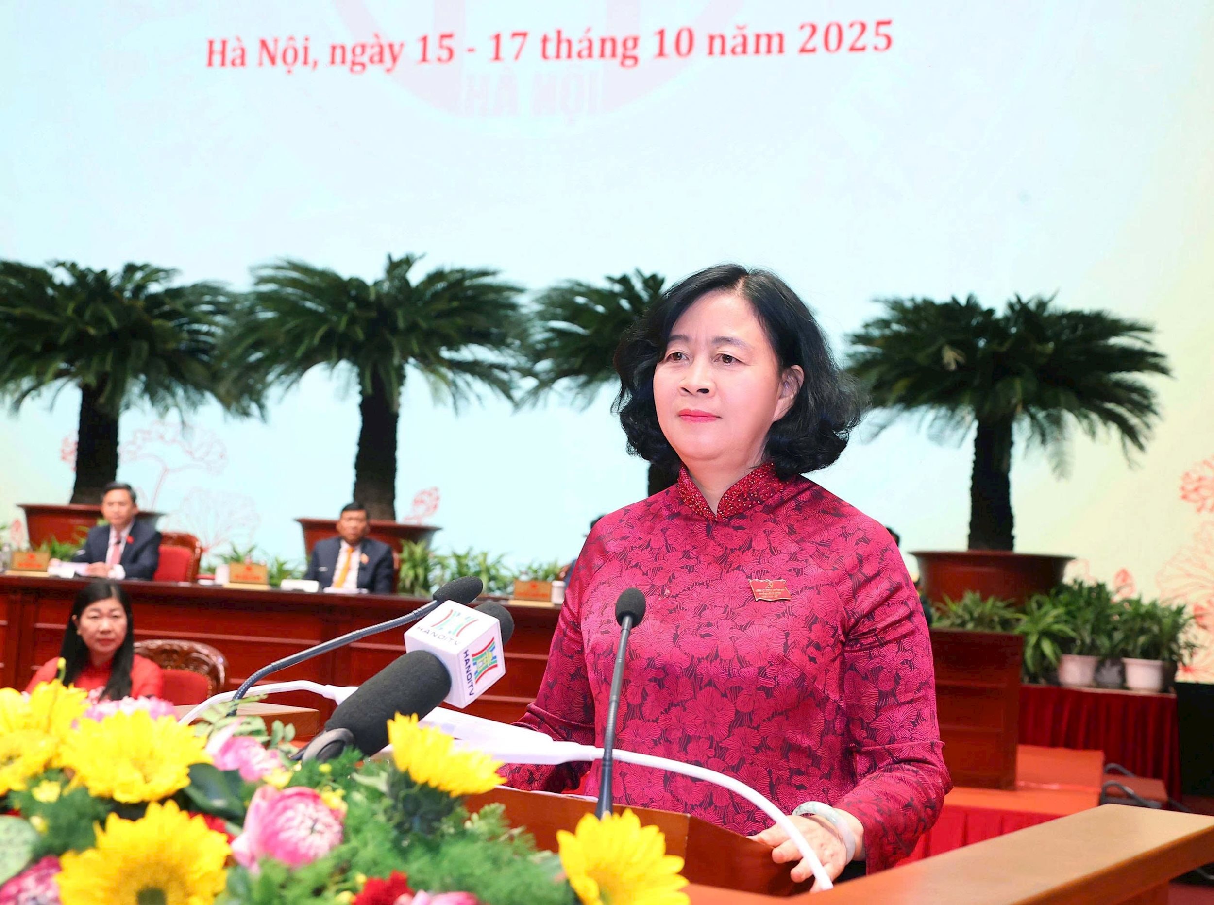 Bí thư Thành ủy TP Hà Nội Bùi Thị Minh Hoài phát biểu bế mạc