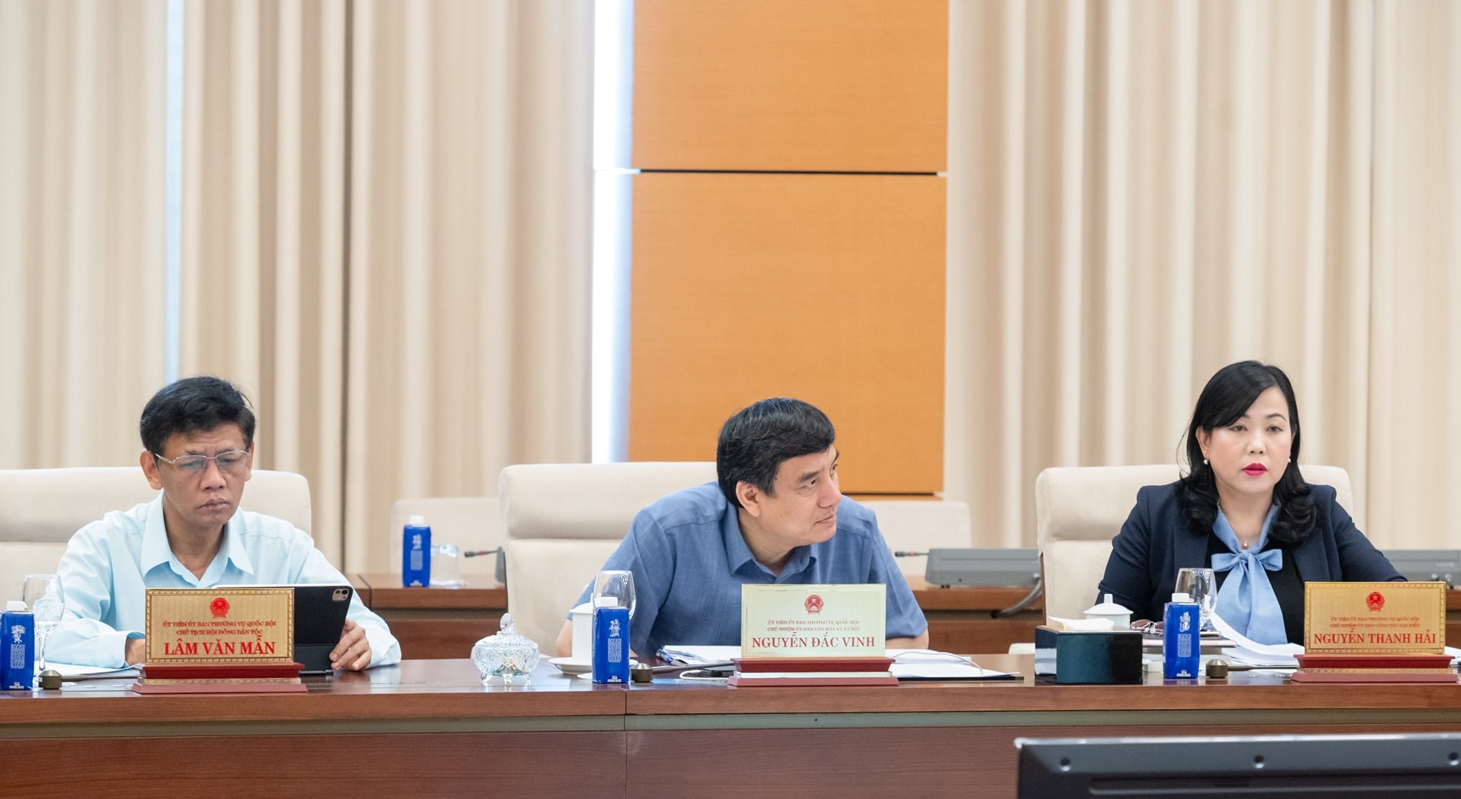 Các đại biểu tham dự phiên họp