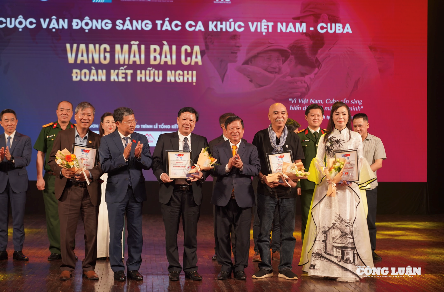 Ảnh màn hình 2025-10-18 lúc 13.37.30