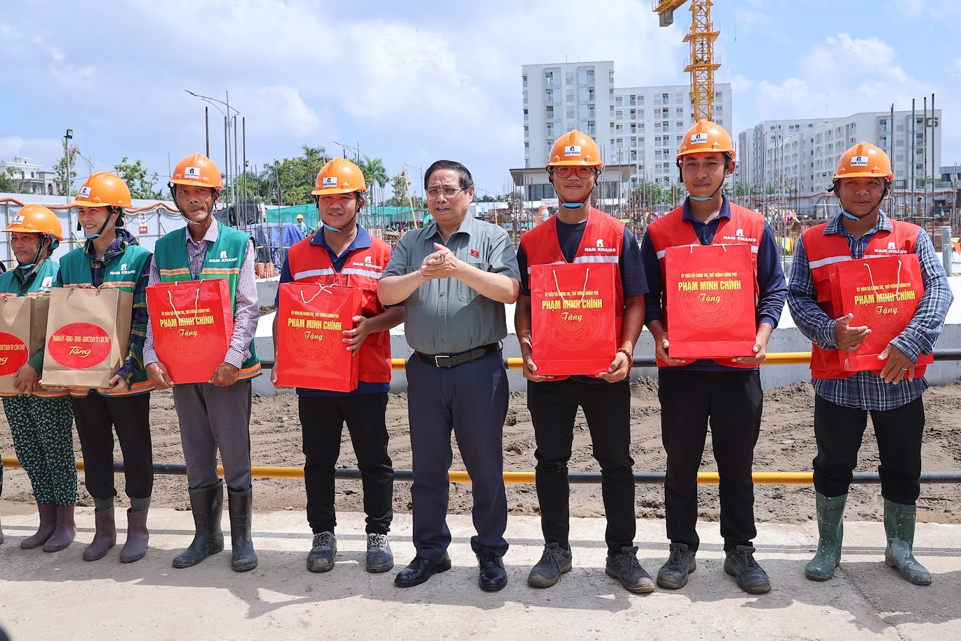 Thủ tướng: Giao các doanh nghiệp làm tốt tiếp tục triển khai các dự án nhà ở xã hội- Ảnh 4.