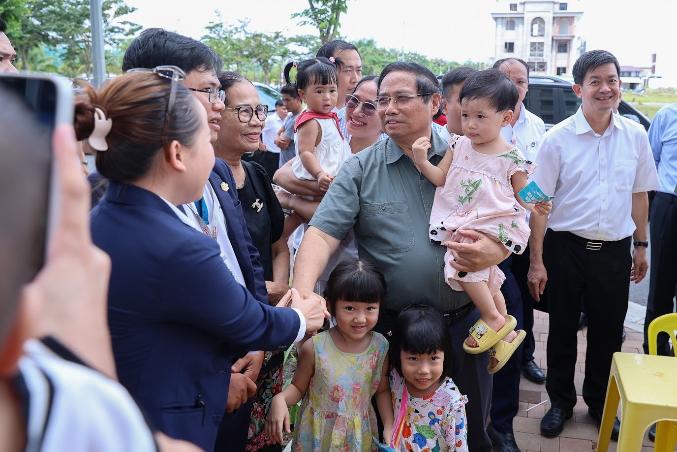 Thủ tướng: Giao các doanh nghiệp làm tốt tiếp tục triển khai các dự án nhà ở xã hội- Ảnh 6.
