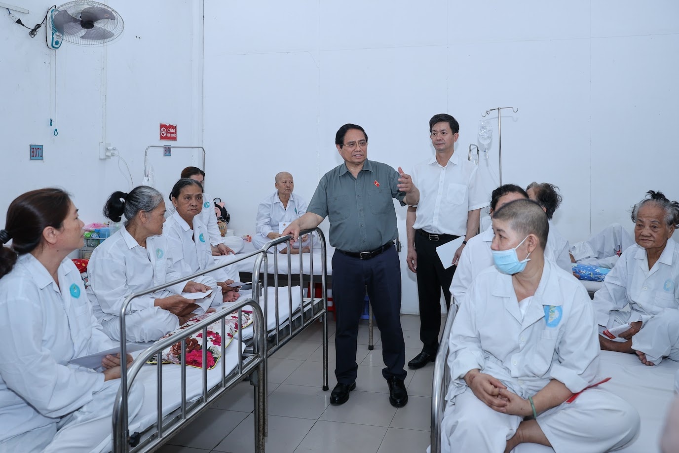 Thủ tướng: Chậm nhất cuối năm 2026 phải xong dự án Bệnh viện Ung bướu Cần Thơ- Ảnh 1.